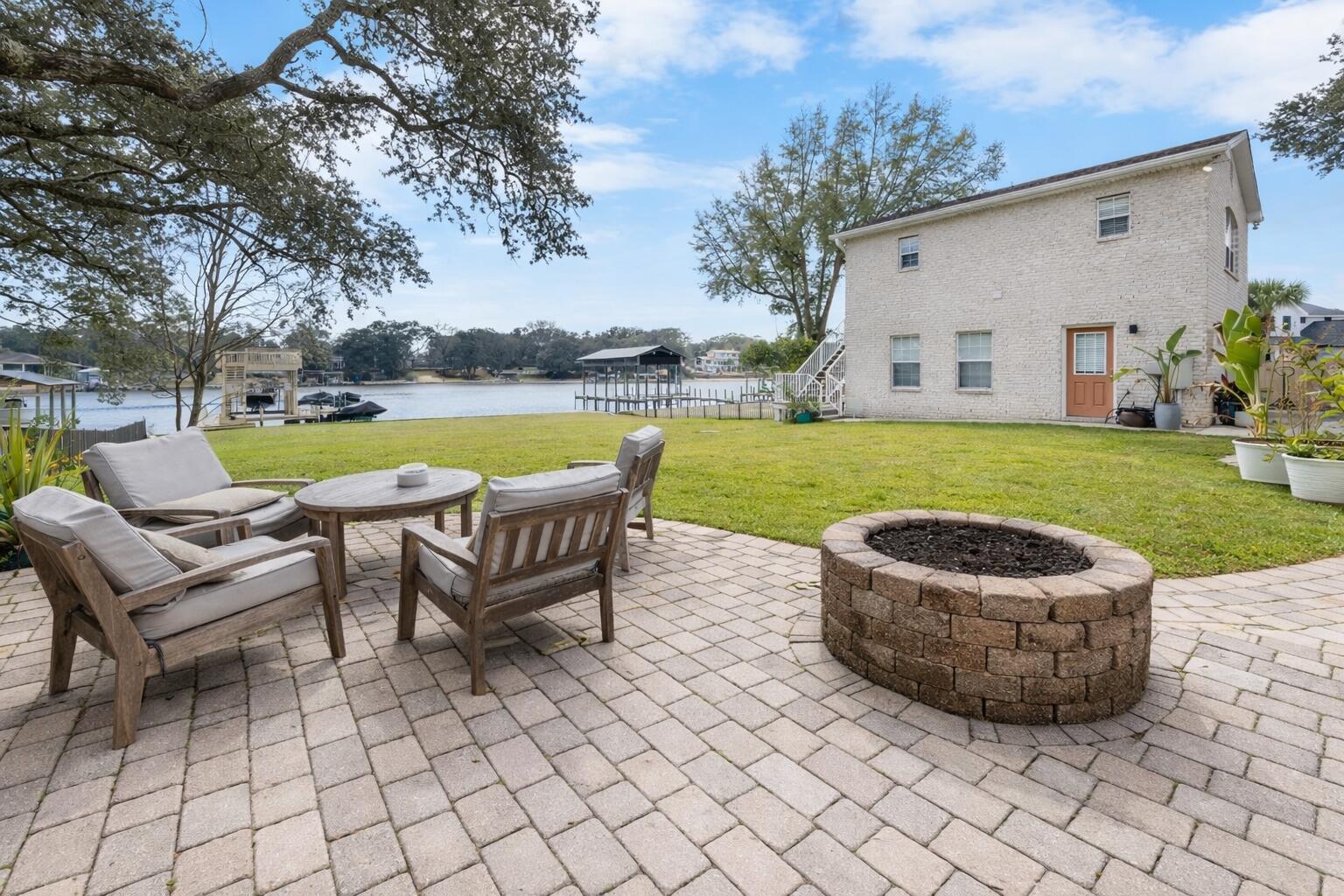 SUNSET STRIP - Residential