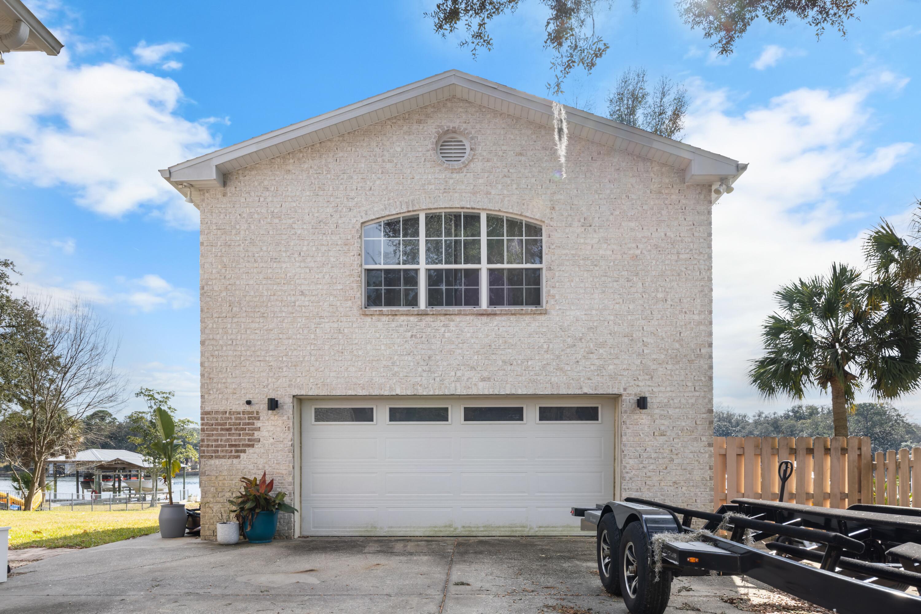 SUNSET STRIP - Residential