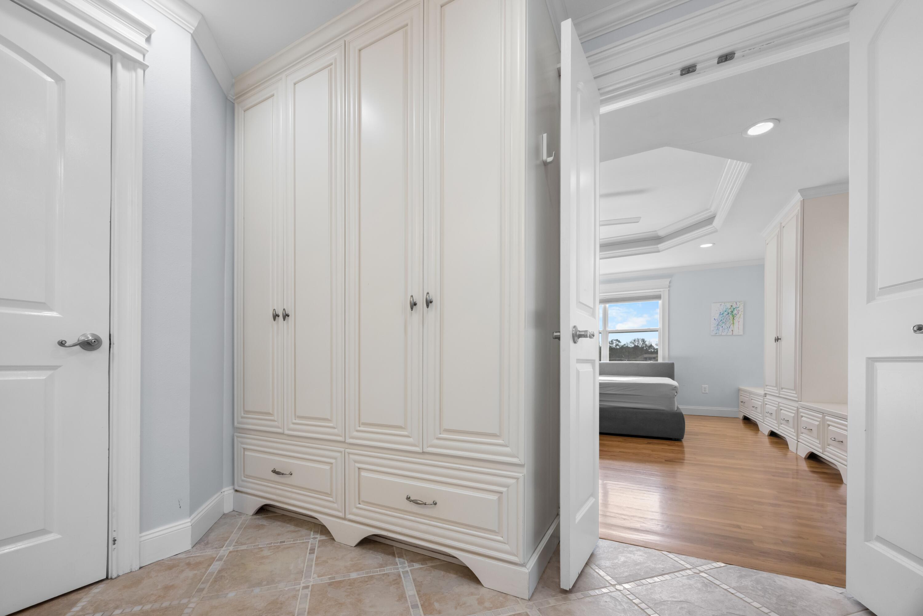 SUNSET STRIP - Residential