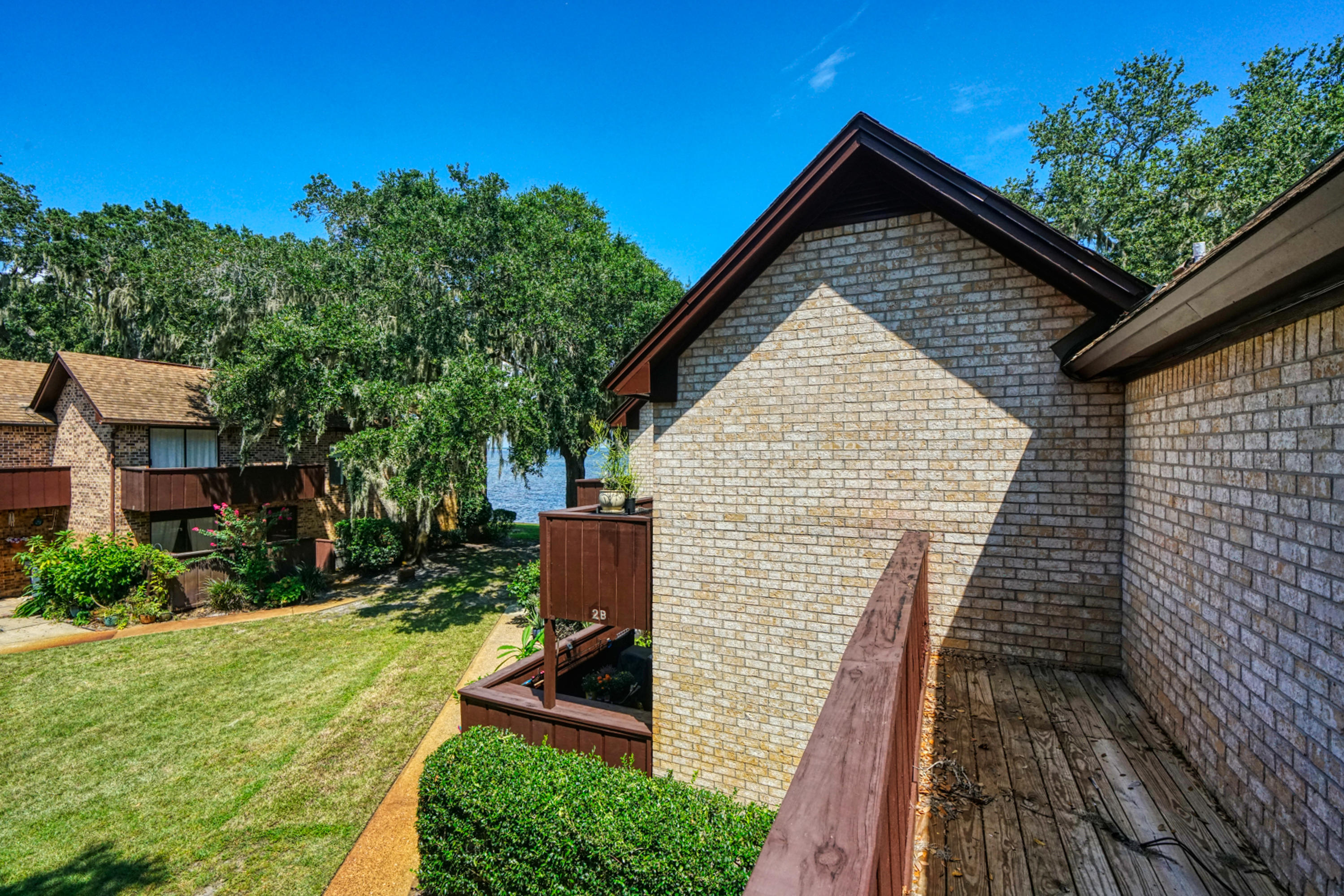 MOSSEY COVE TOWNHOMES - Residential