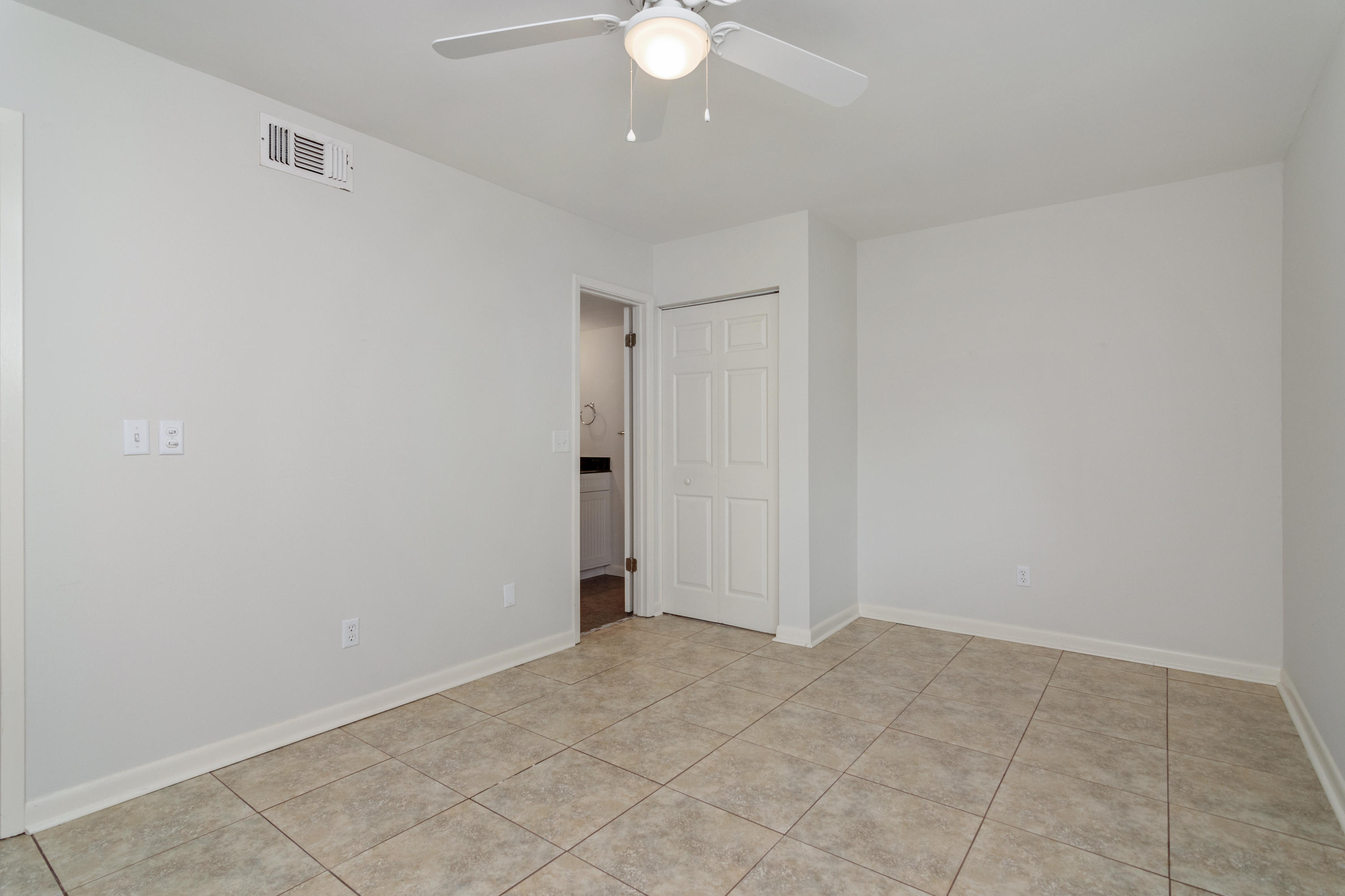 LINKSIDE VILLAGE UNIT 1 - Residential