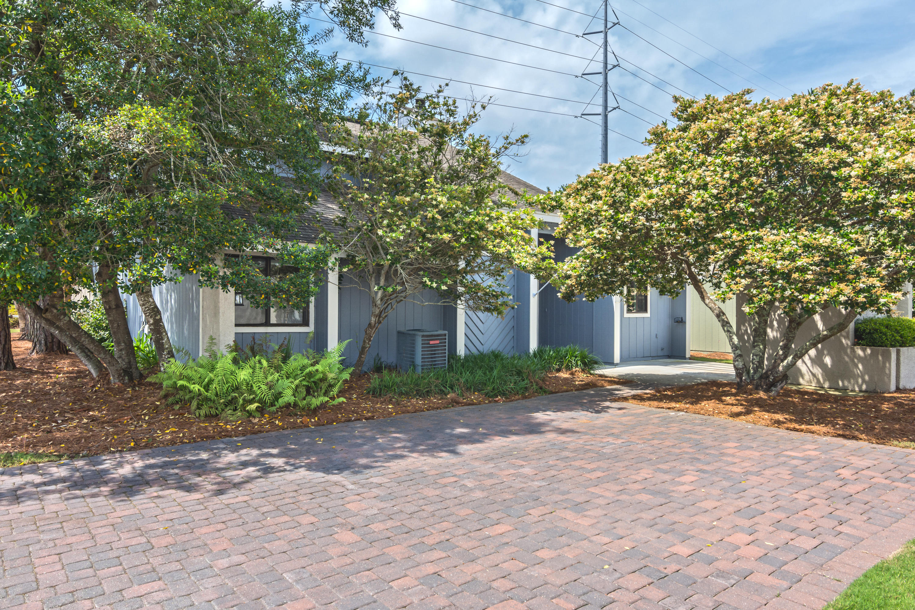 LINKSIDE VILLAGE UNIT 1 - Residential