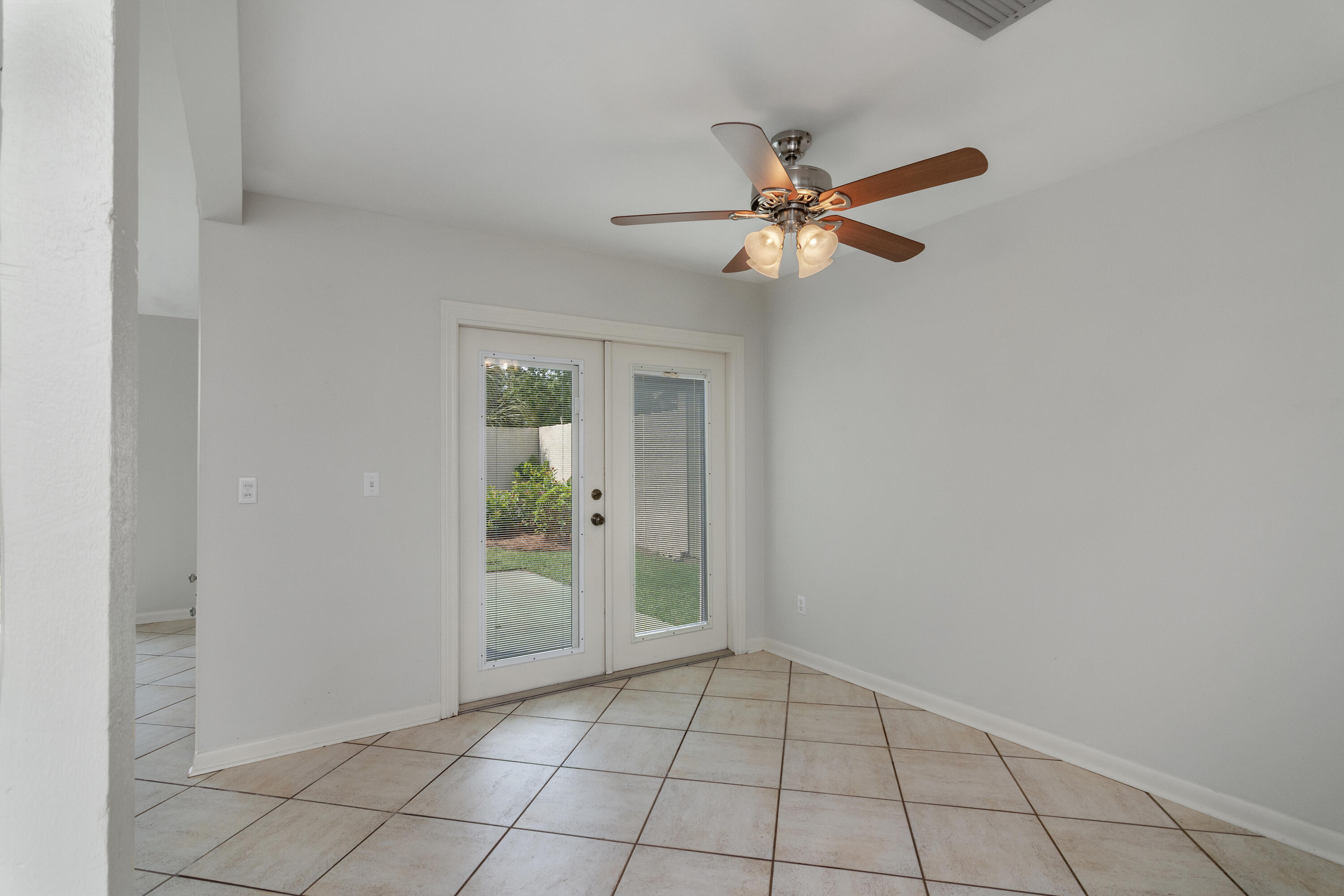 LINKSIDE VILLAGE UNIT 1 - Residential