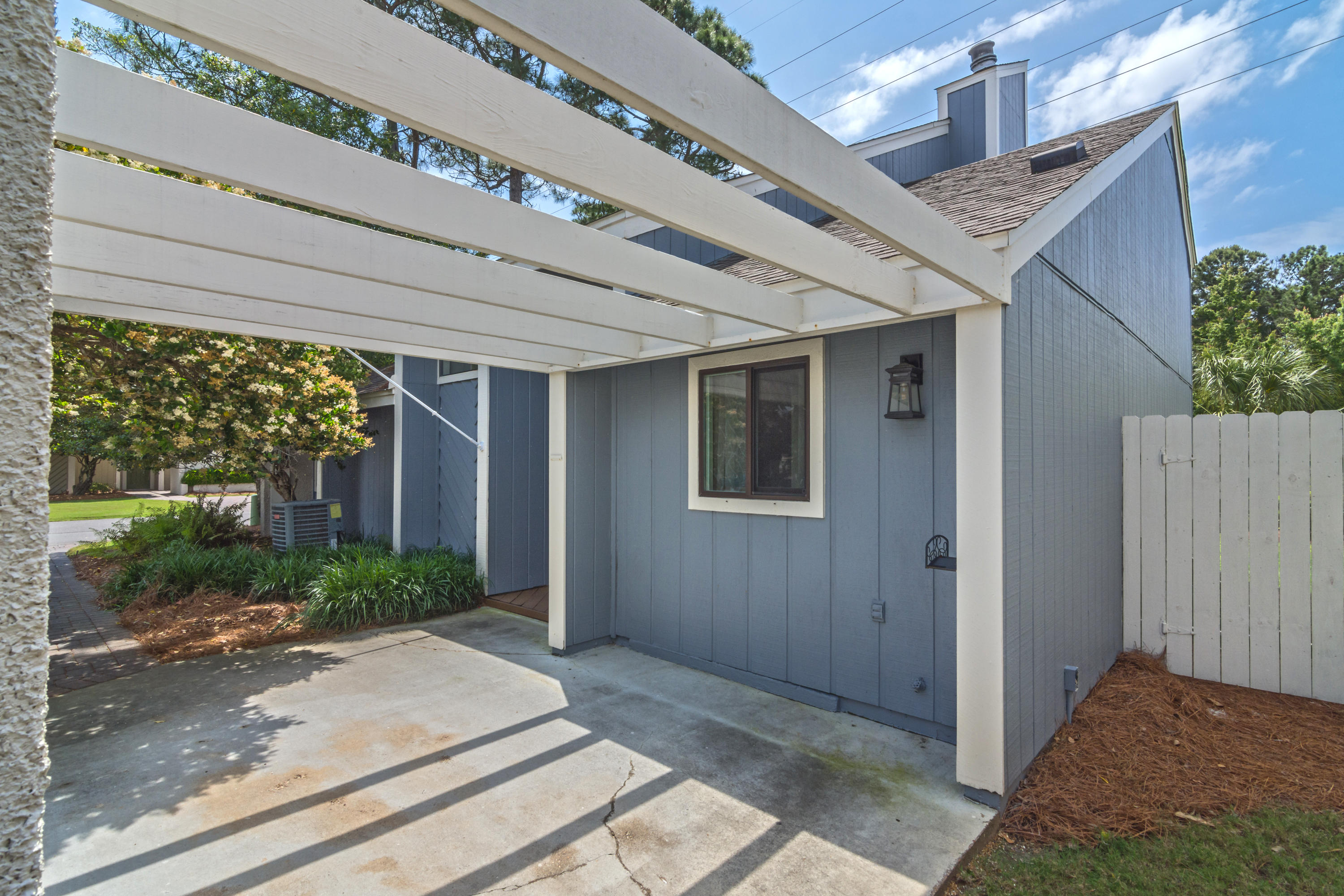 LINKSIDE VILLAGE UNIT 1 - Residential