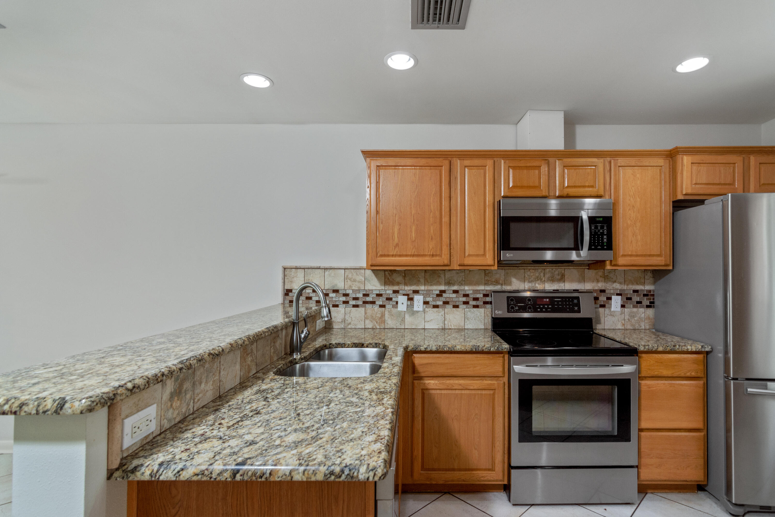 LINKSIDE VILLAGE UNIT 1 - Residential