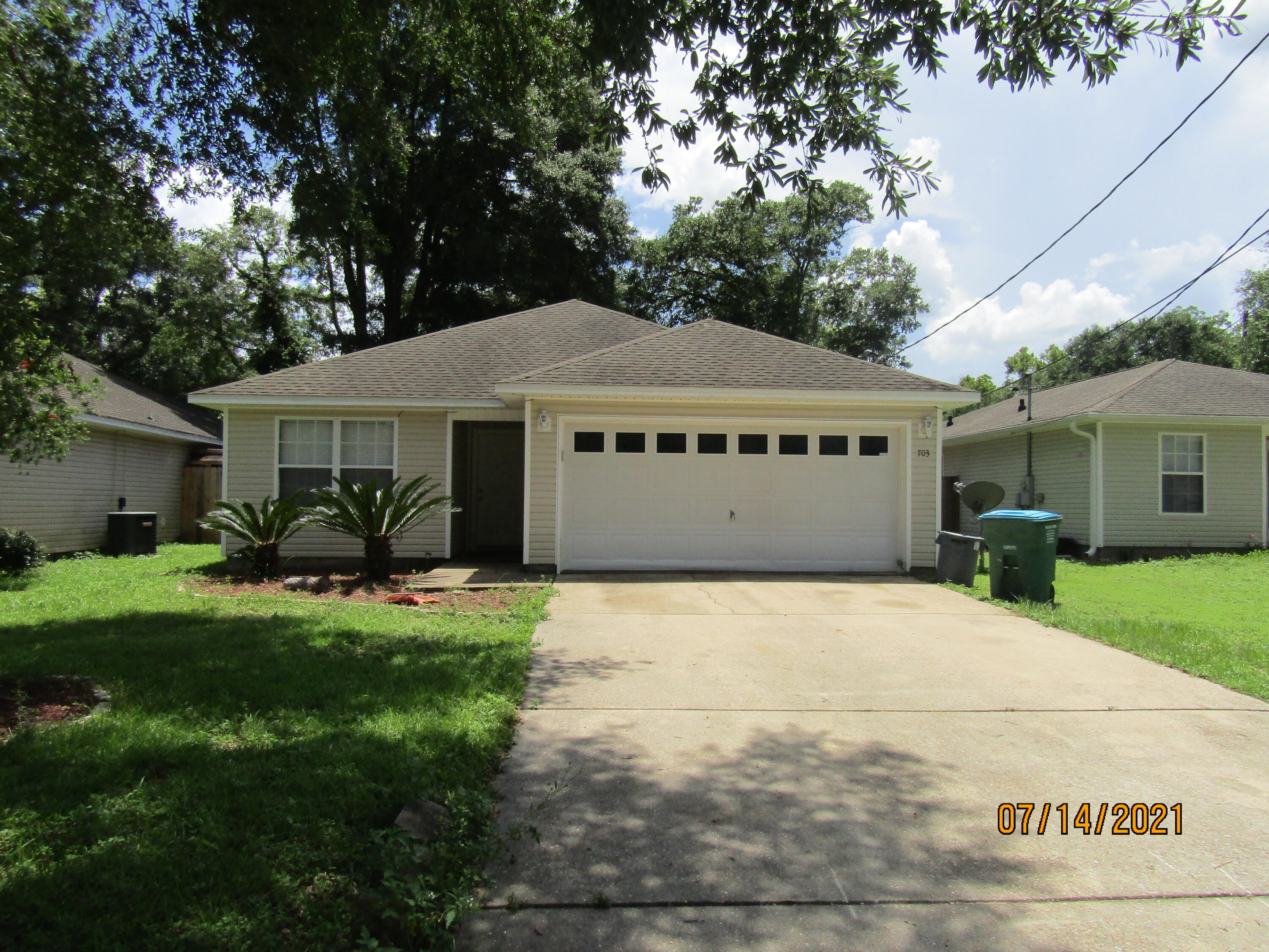 AVAILABLE APRIL 1, 2025!! Cozy home with a great location close to The Twin City Park! This home features an open floor plan with 10 feet ceilings, galley kitchen with smooth top range, built in microwave, and pantry. The Master bedroom features a walk in closet, and trey ceiling. The laundry room is conveniently located just off the kitchen. . Back yard is fully fenced with a double gate. This house is about to get freshened up for her next family. Call 850-729-0399 View rental requirements or apply at www.RentwithBSR.com No smoking or vaping. Pets may be allowed with some restriction and a $400 non-refundable pet fee.FEES: $50 per adult 18+ application fee, Landlord Liability Policy (if proof of Renter's coverage is not provided) $15 mo, Pest Assurance pest control policy $20.