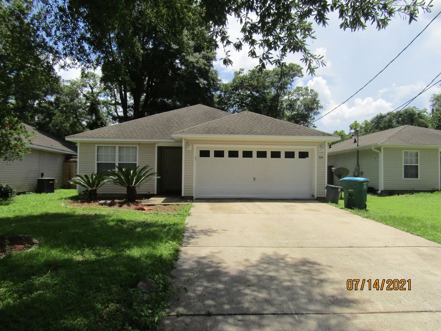 AVAILABLE APRIL 1, 2025!! Cozy home with a great location close to The Twin City Park!  This home features an open floor plan with 10 feet ceilings, galley kitchen with smooth top range, built in microwave, and pantry. The Master bedroom features a walk in closet, and trey ceiling. The laundry room is conveniently located just off the kitchen. . Back yard is fully fenced with a double gate. This house is about to get freshened up for her next family. Call 850-729-0399 View rental requirements or apply at www.RentwithBSR.com No smoking or vaping. Pets may be allowed with some restriction and a $400 non-refundable pet fee.FEES: $50 per adult 18+ application fee, Landlord Liability Policy (if proof of Renter's coverage is not provided) $15 mo, Pest Assurance pest control policy $20.