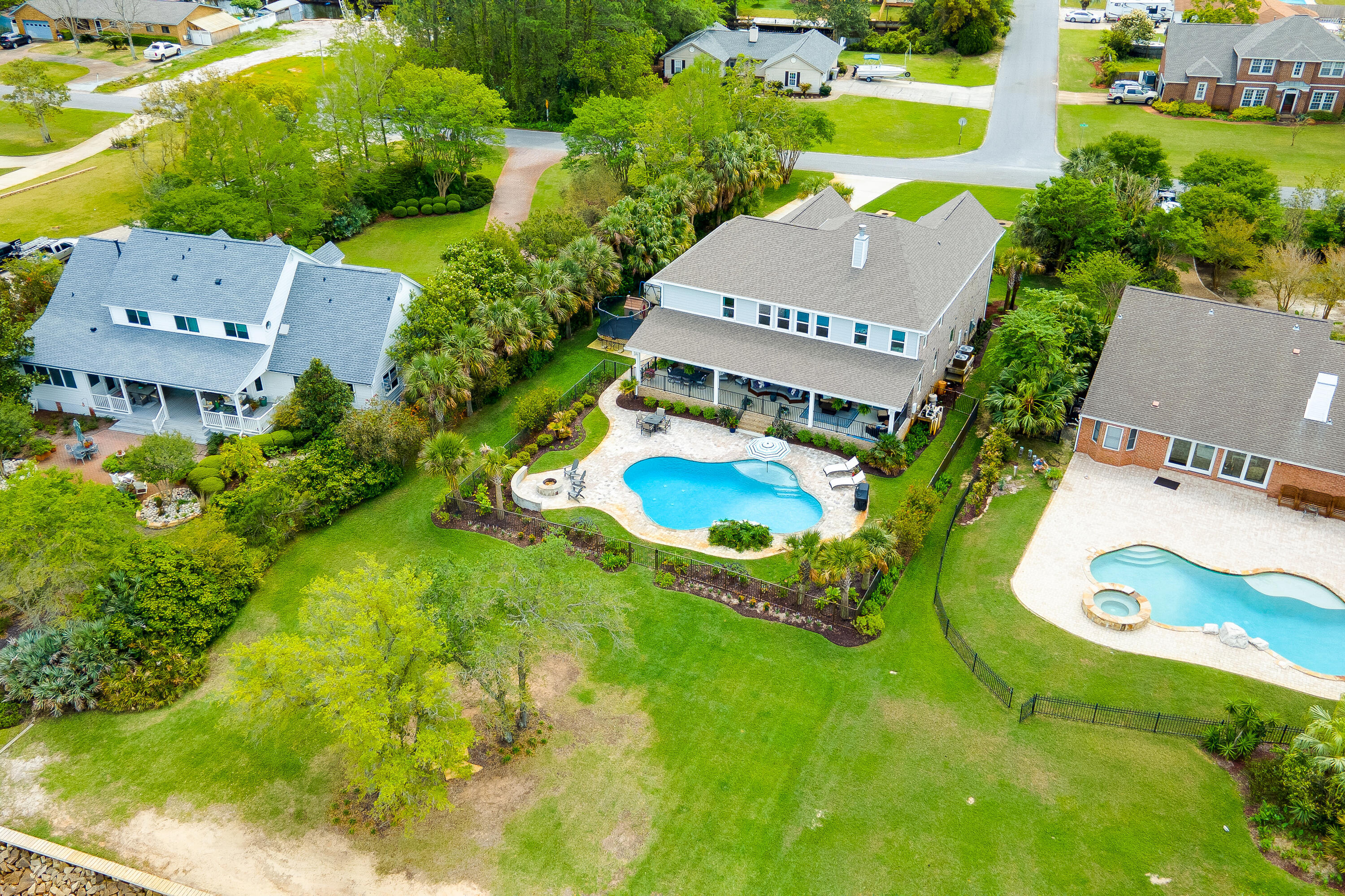 WHISPER BAY - Residential