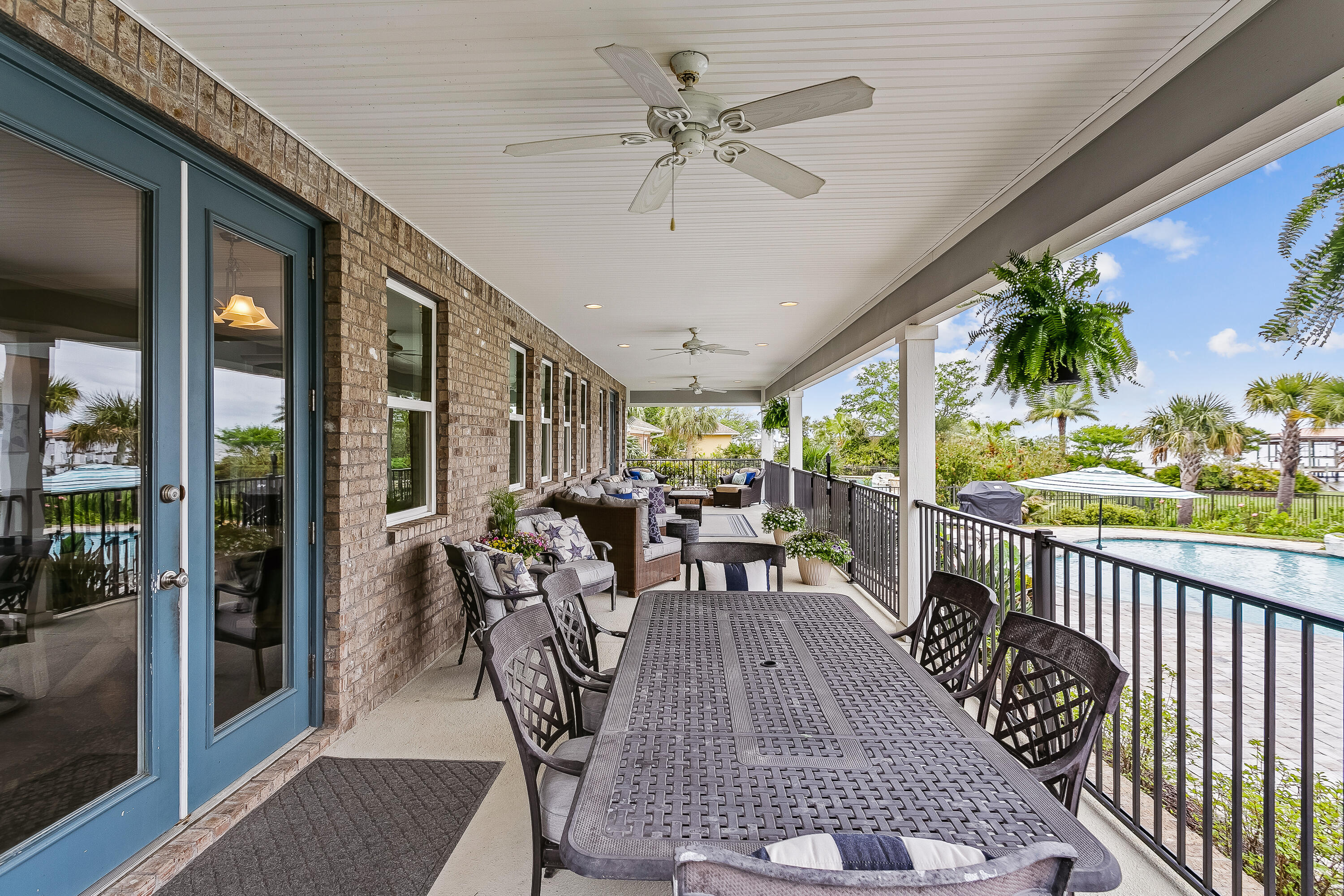 WHISPER BAY - Residential