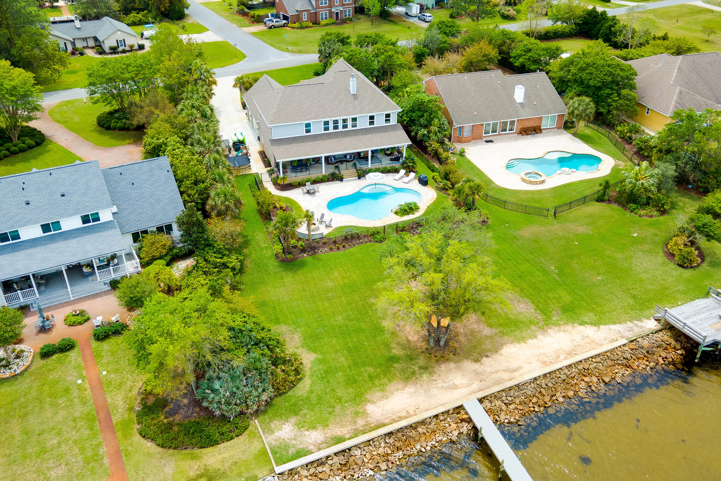 WHISPER BAY - Residential