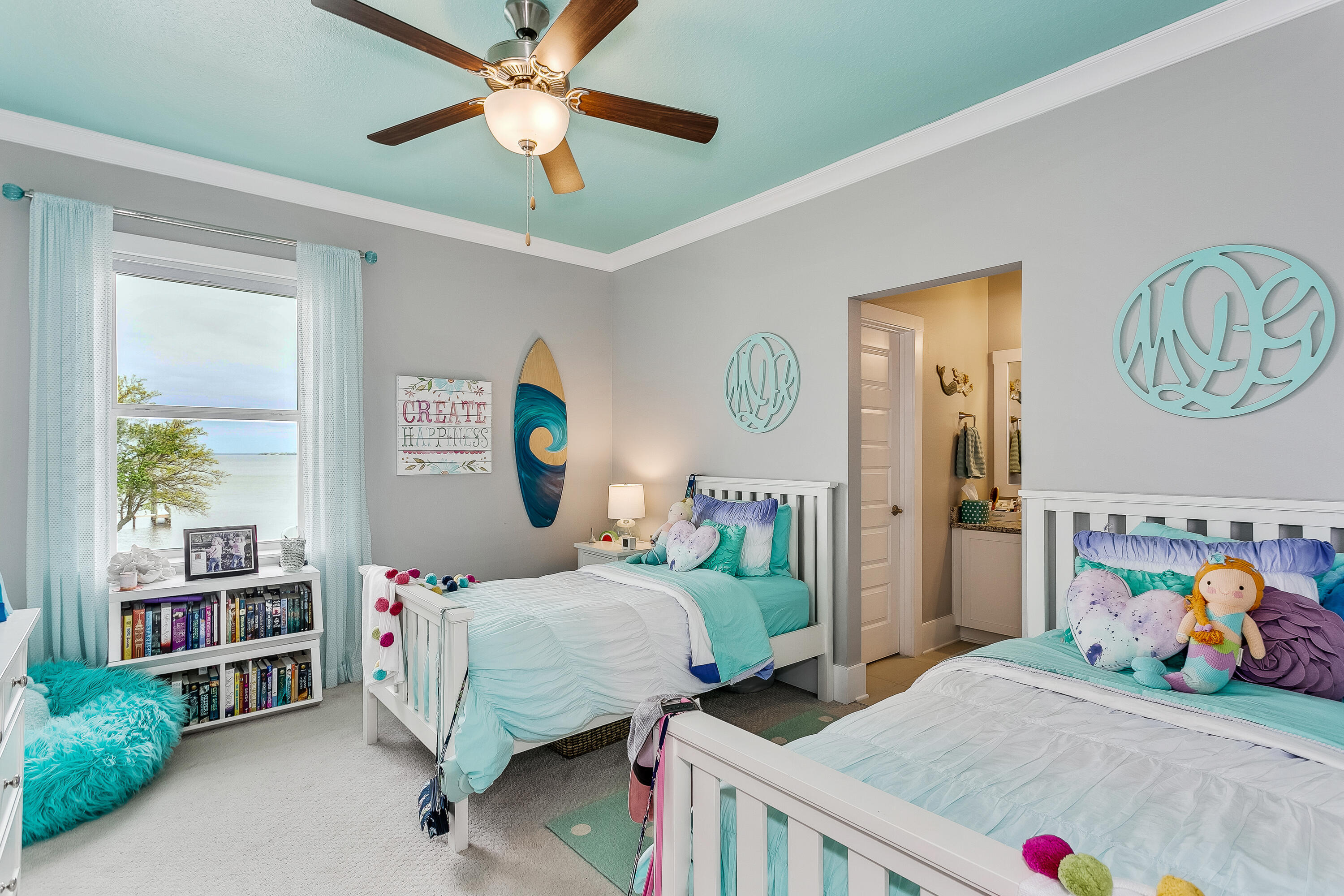 WHISPER BAY - Residential