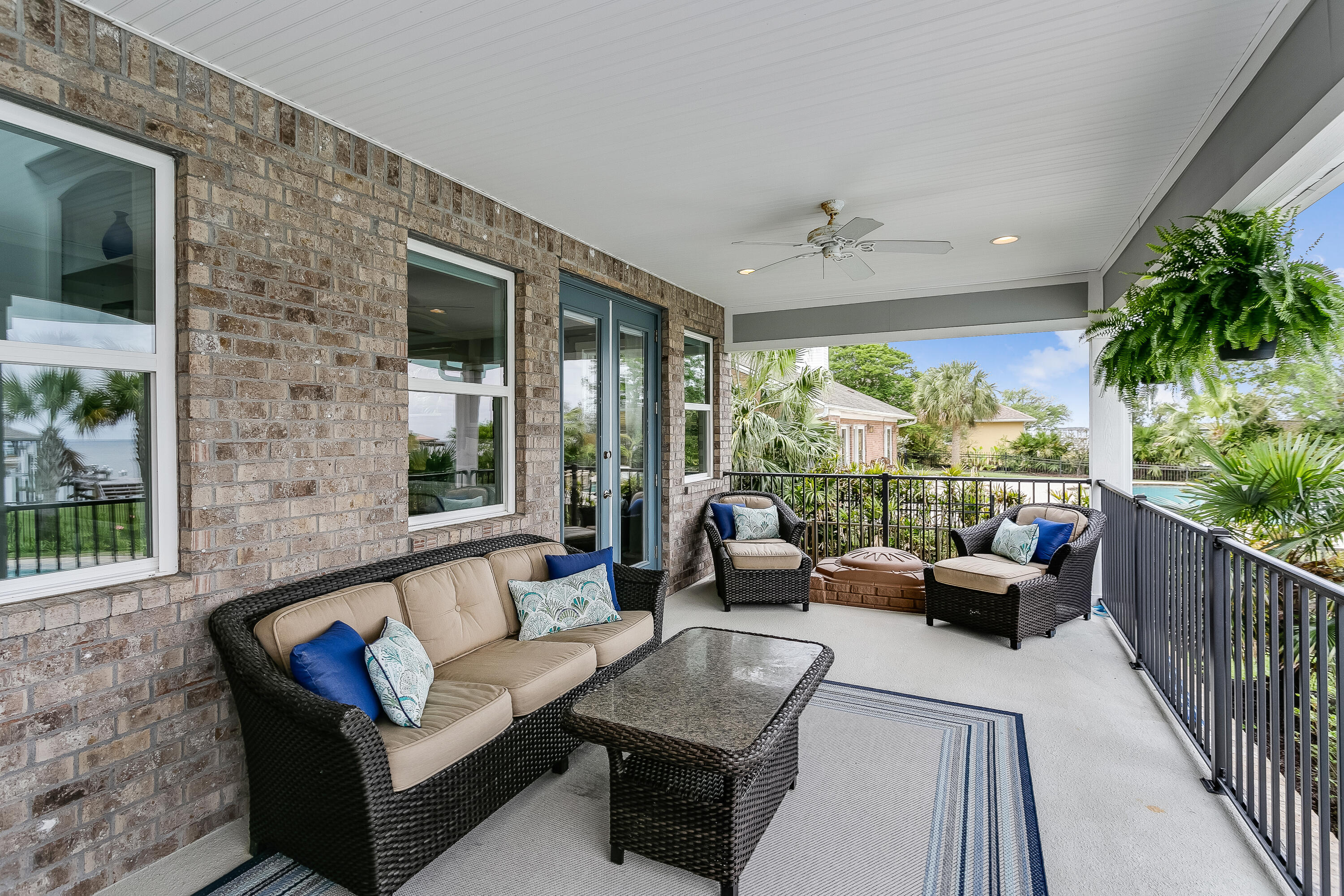 WHISPER BAY - Residential