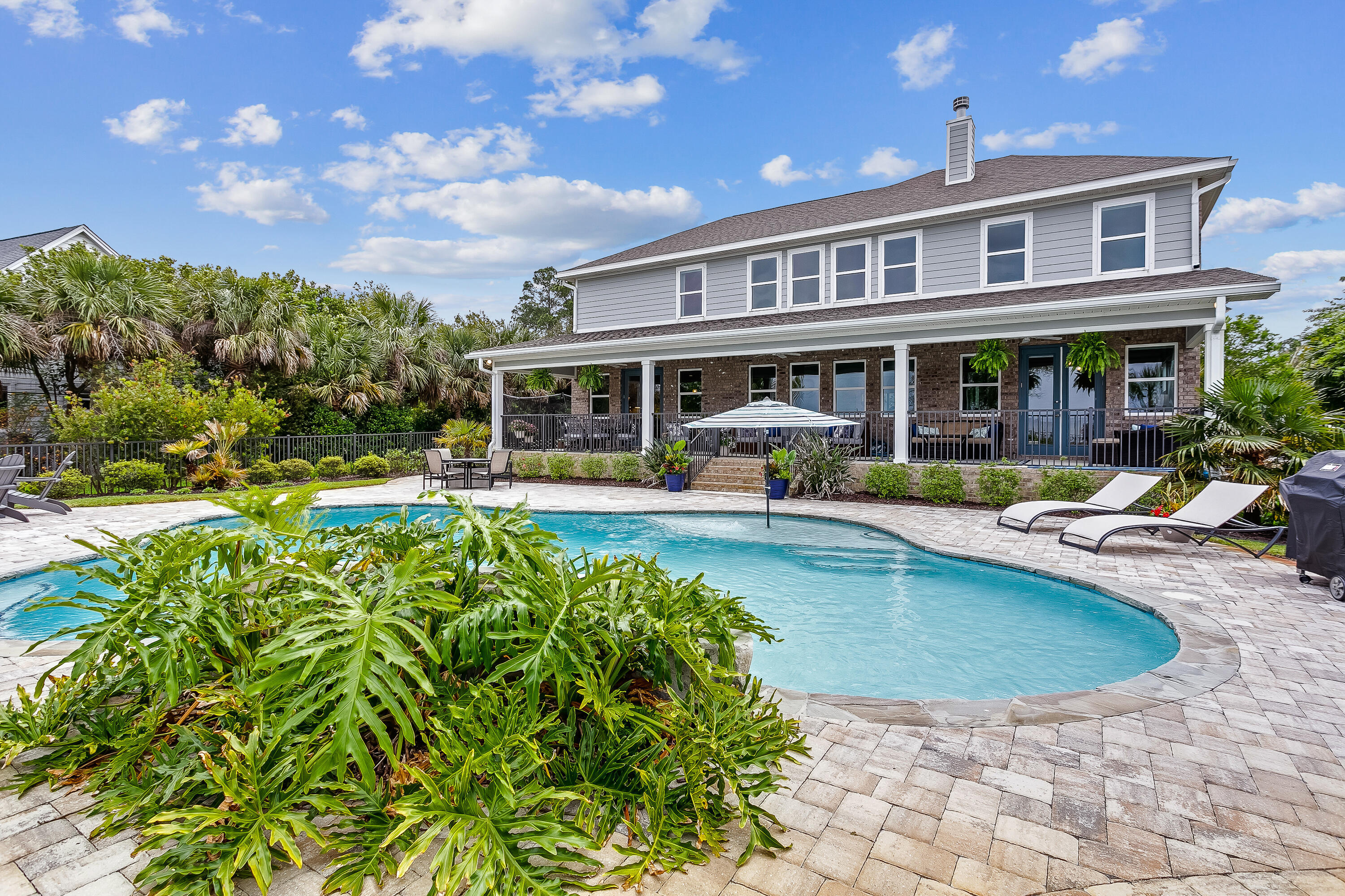 WHISPER BAY - Residential