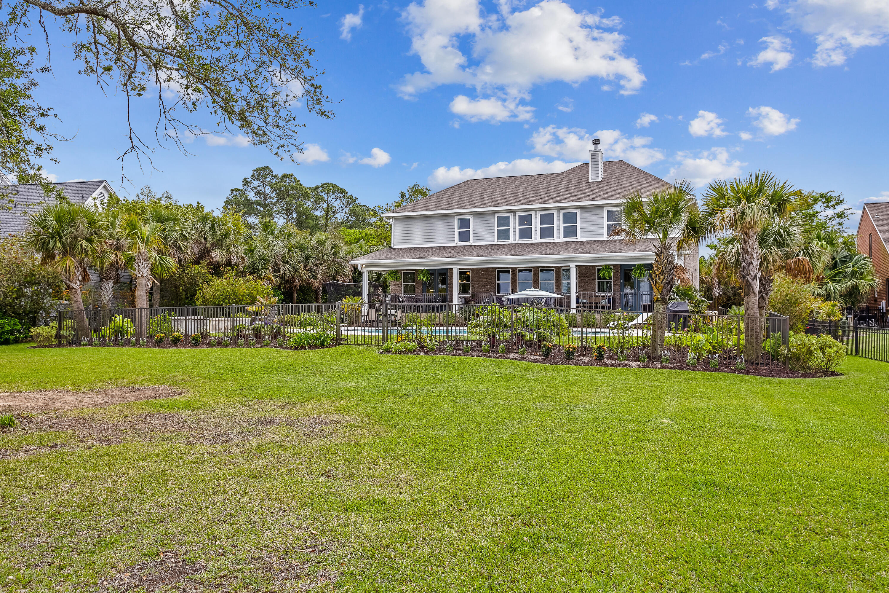 WHISPER BAY - Residential
