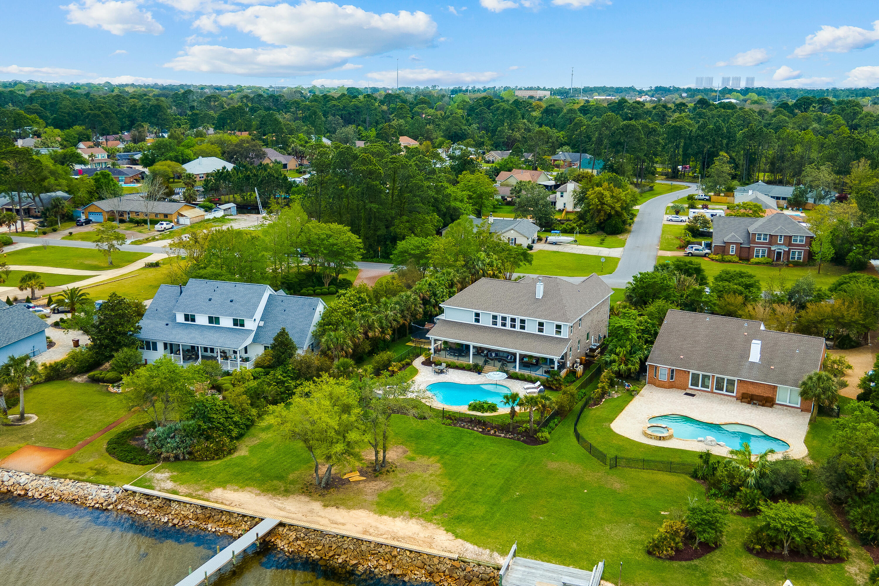 WHISPER BAY - Residential