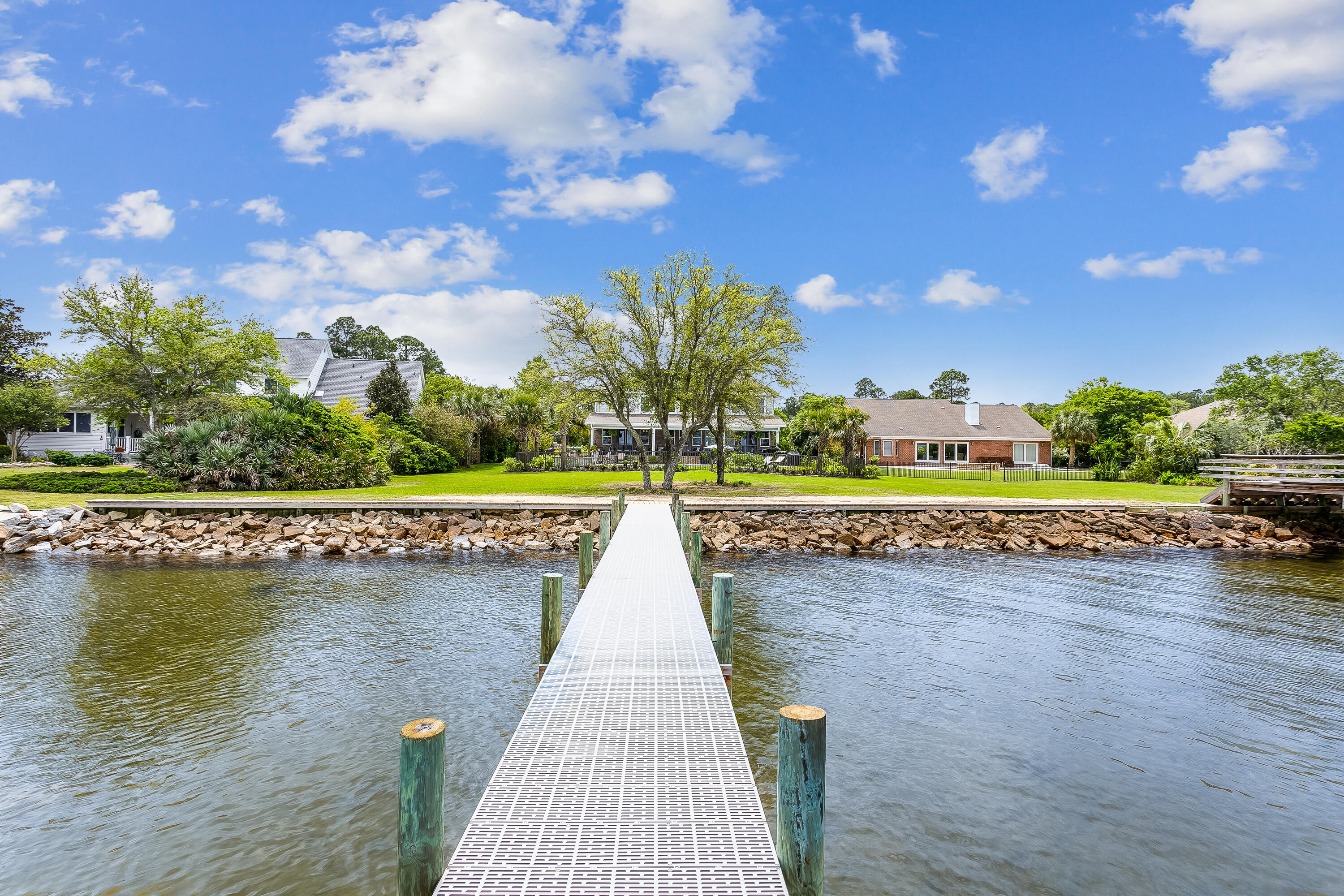 WHISPER BAY - Residential