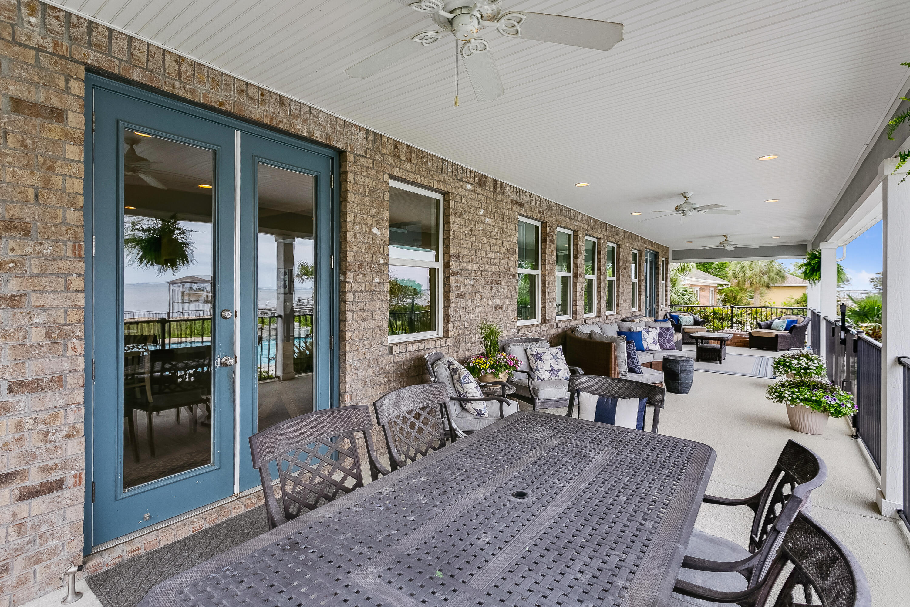WHISPER BAY - Residential