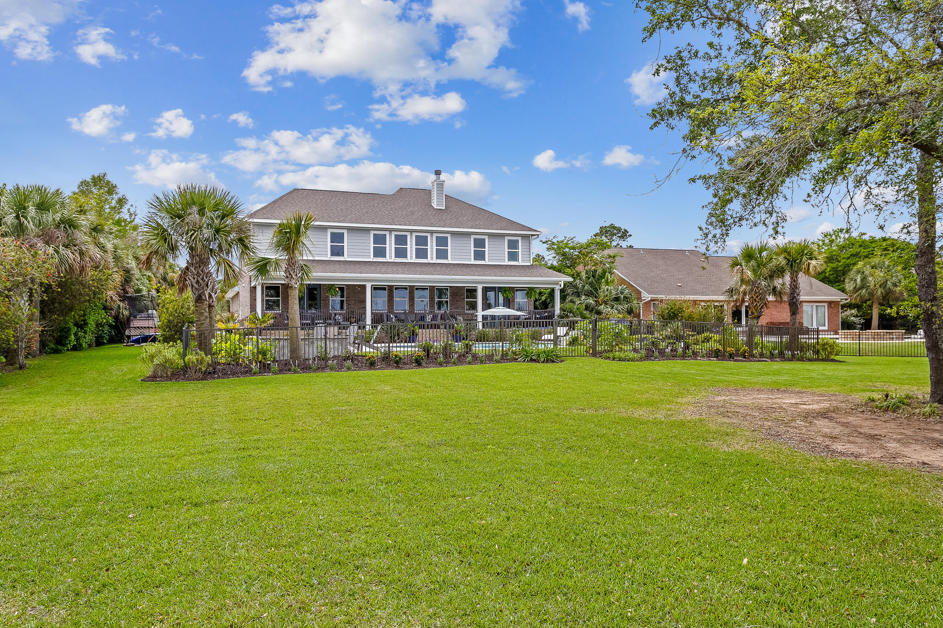 WHISPER BAY - Residential