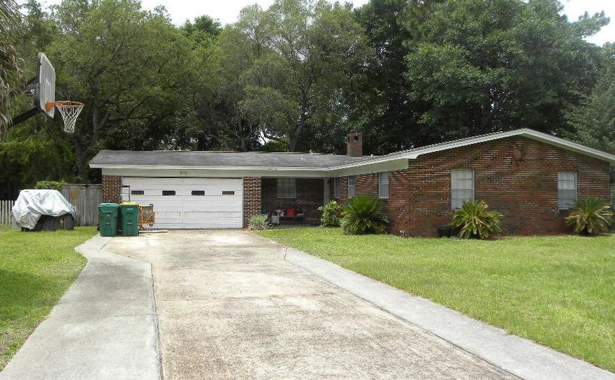 Occupied property, inspections not available - sold as-is. No for sale sign. Contact with occupants is prohibited.This property is now under auction terms. All offers should be submitted through www.Auction.com. This property is subject to a 5% buyer's premium pursuant to the Auction Terms & Conditions (minimums may apply). All auction assets will be sold subject to seller approval.