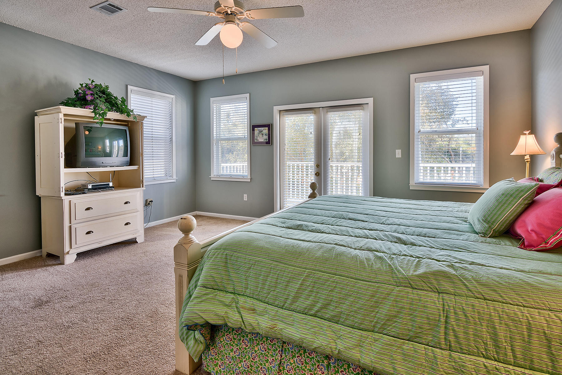 SEABREEZE COTTAGES - Residential