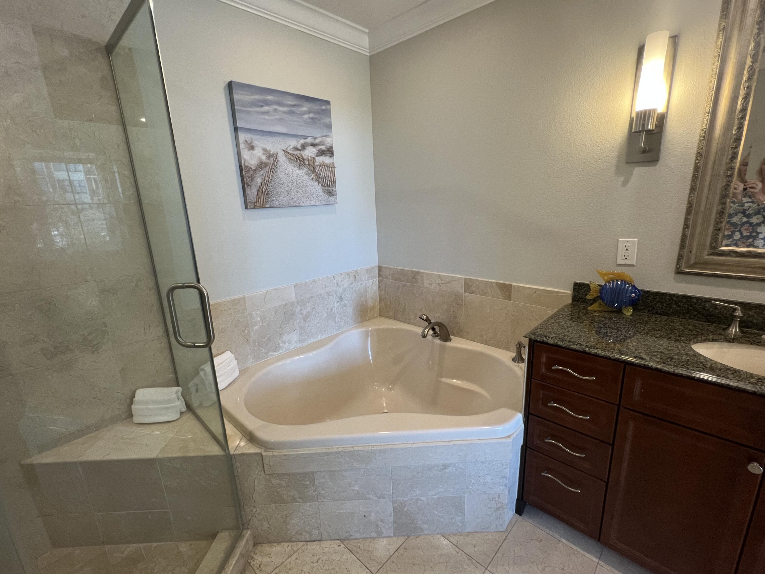 EMERALD GRANDE - Residential