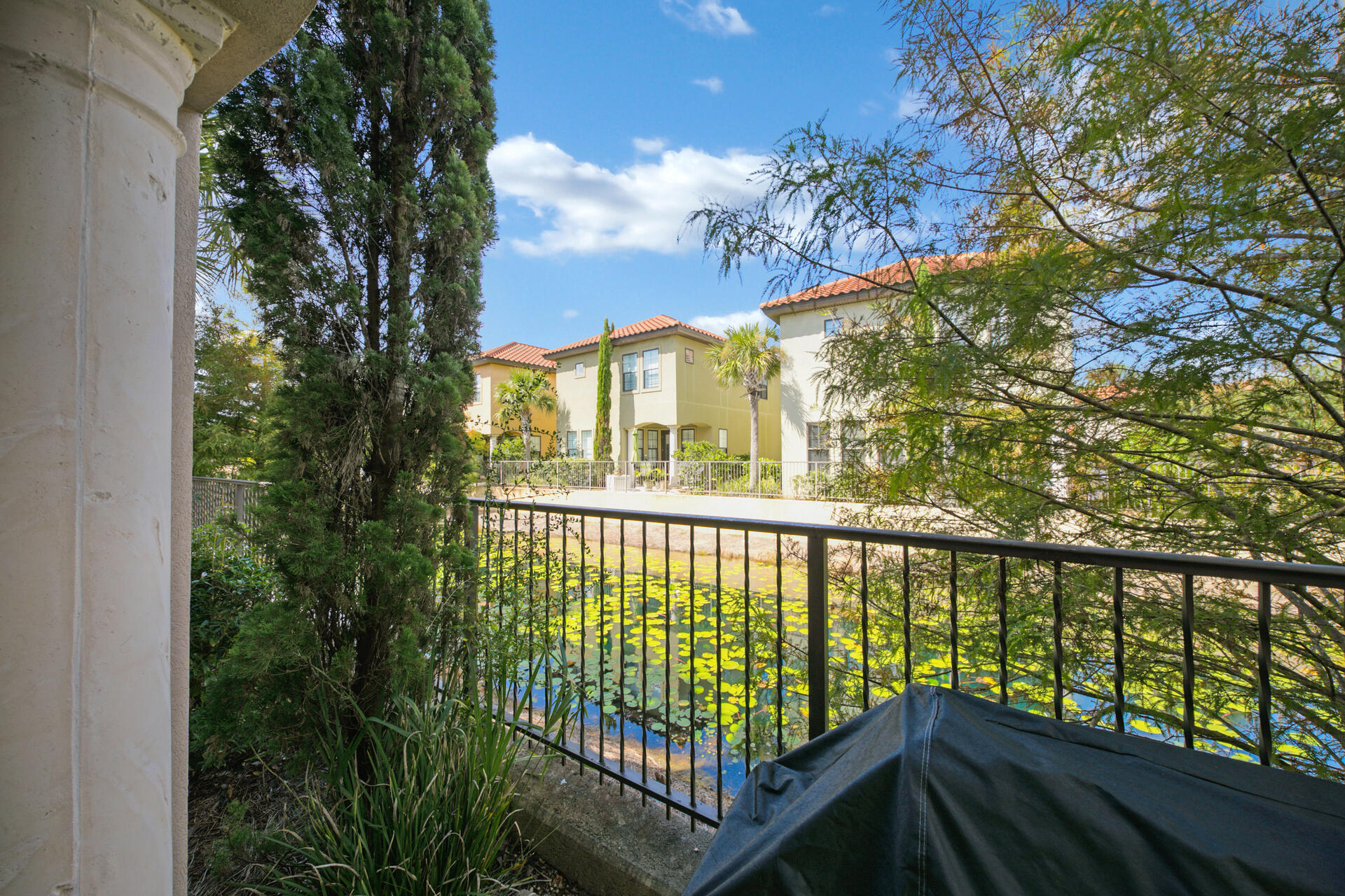 VILLA LAGO - Residential