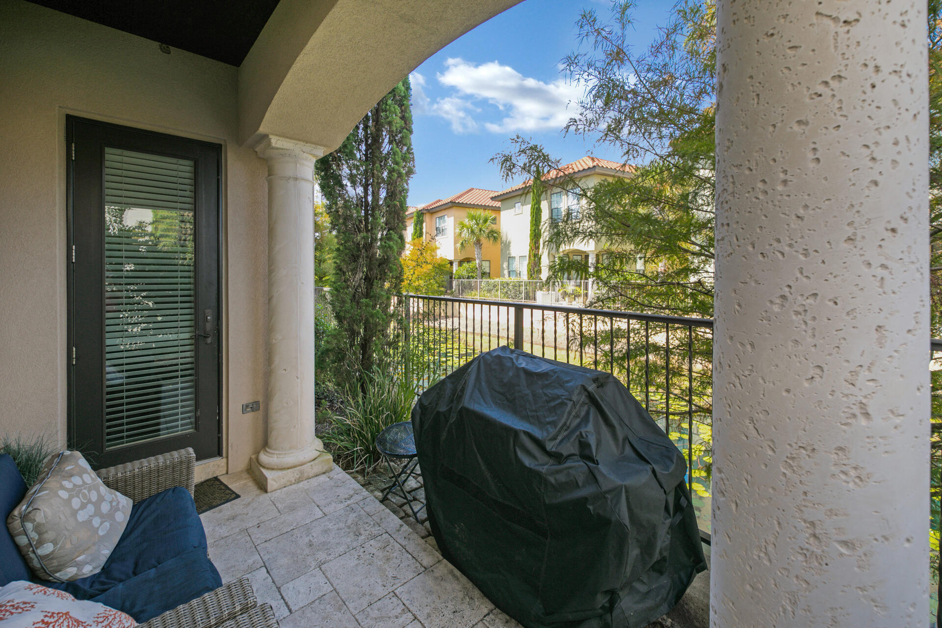 VILLA LAGO - Residential