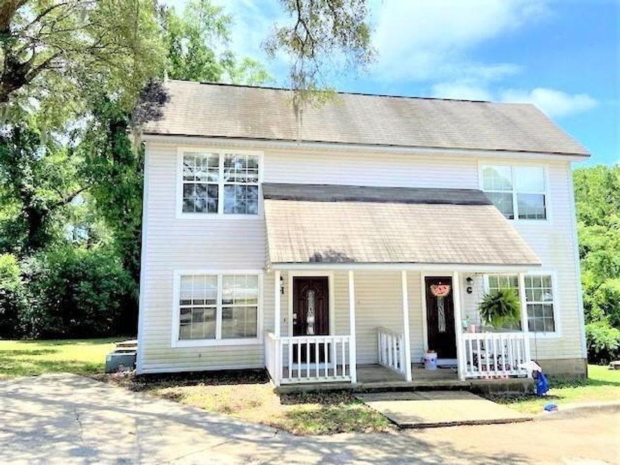 Conveniently located Niceville town home. Close to the back gate of Eglin AFB, schools, Twin Cities Hospital, local shopping and an easy commute to Crestview, Duke Field or Hurlburt Field. Home has great layout with W/D hook-up and large back patio.Pets will be allowed with owner approval and a $500 non-refundable pet fee. Non-Smoking.