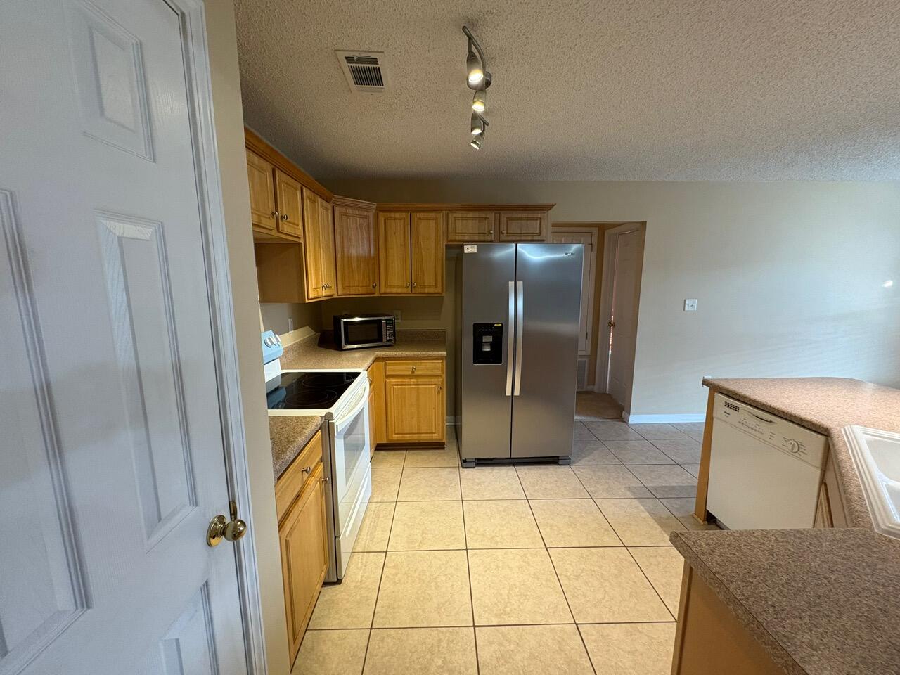 FAIRCHILD ESTATES - Residential Lease