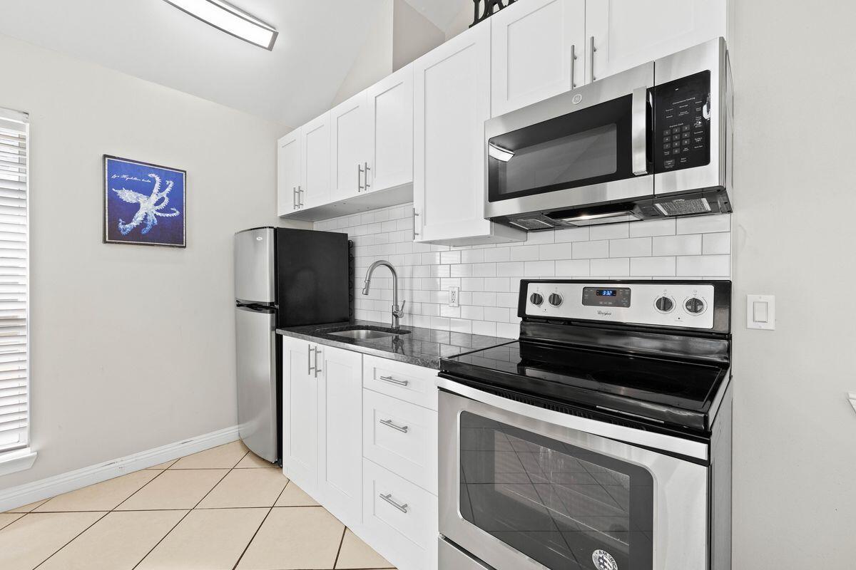 NANTUCKET COTTAGES - Residential