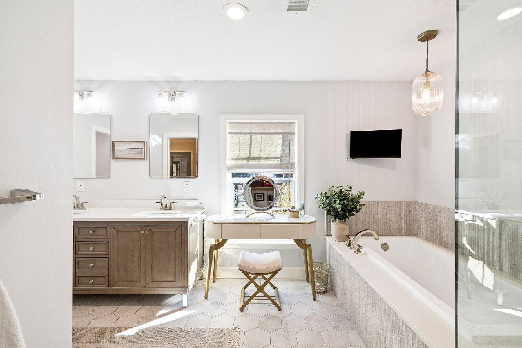 HEWETT BAYOU - Residential