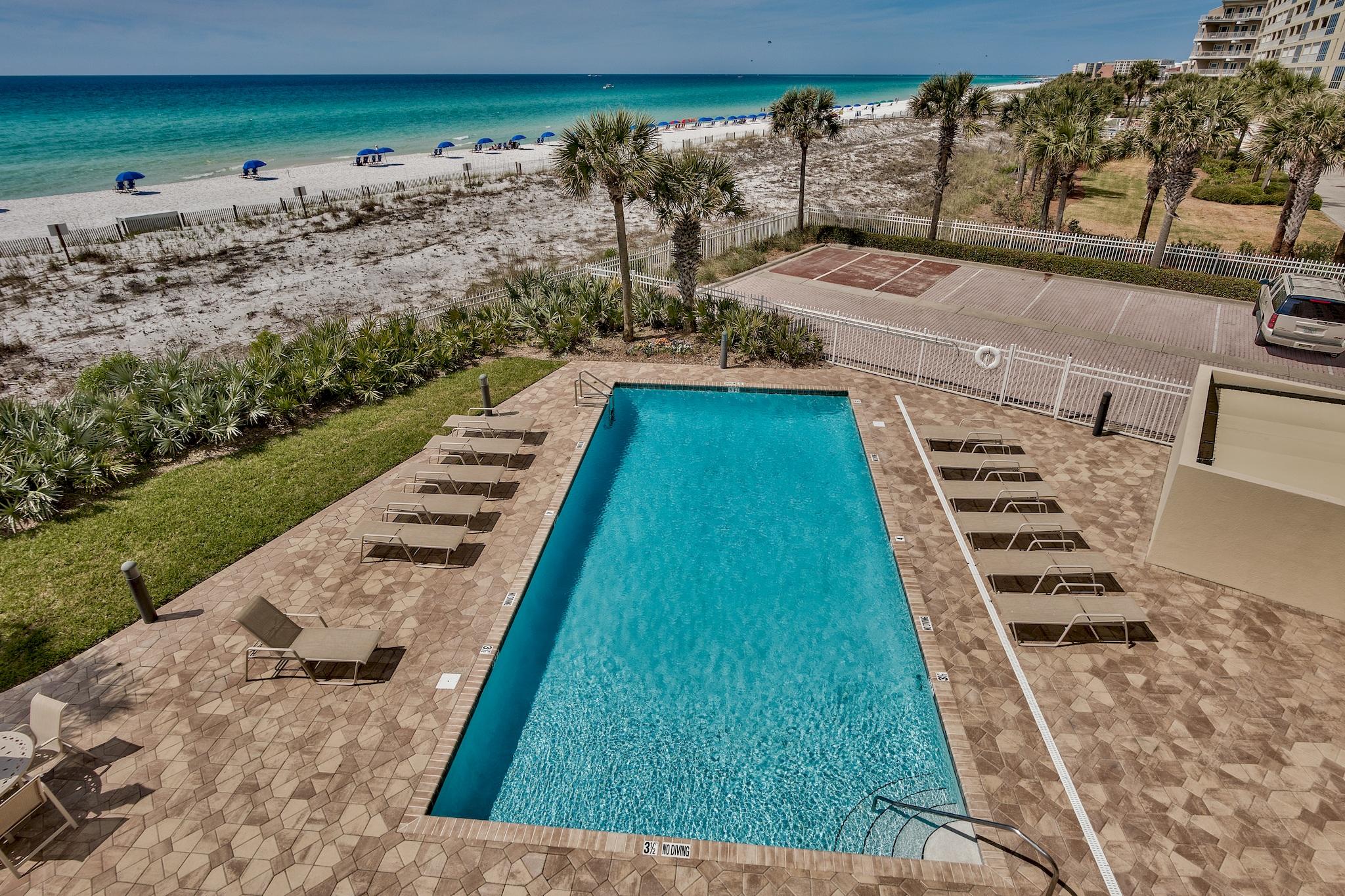 HOLIDAY ISLE TOWERS CONDO - Residential