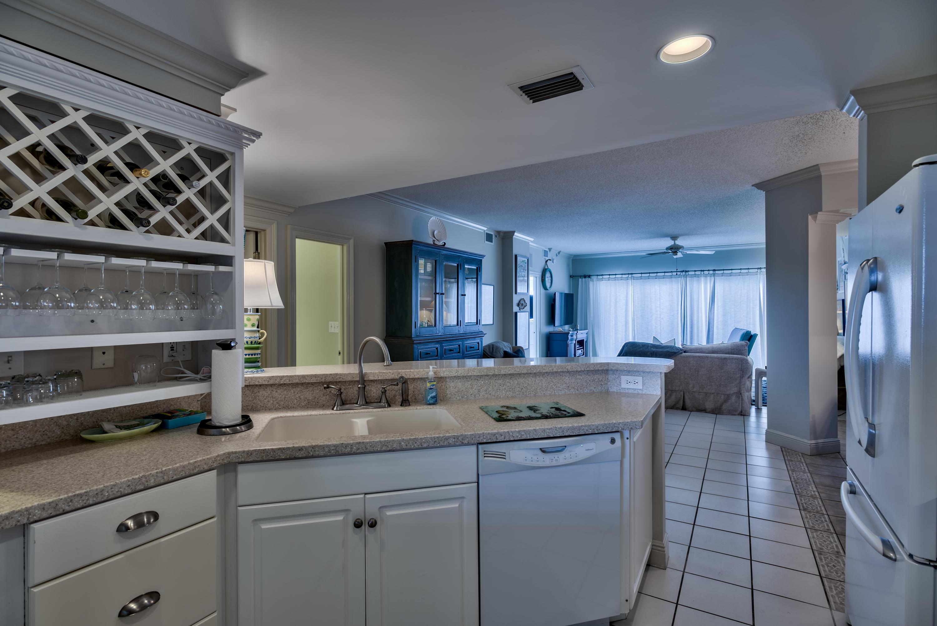 HOLIDAY ISLE TOWERS CONDO - Residential