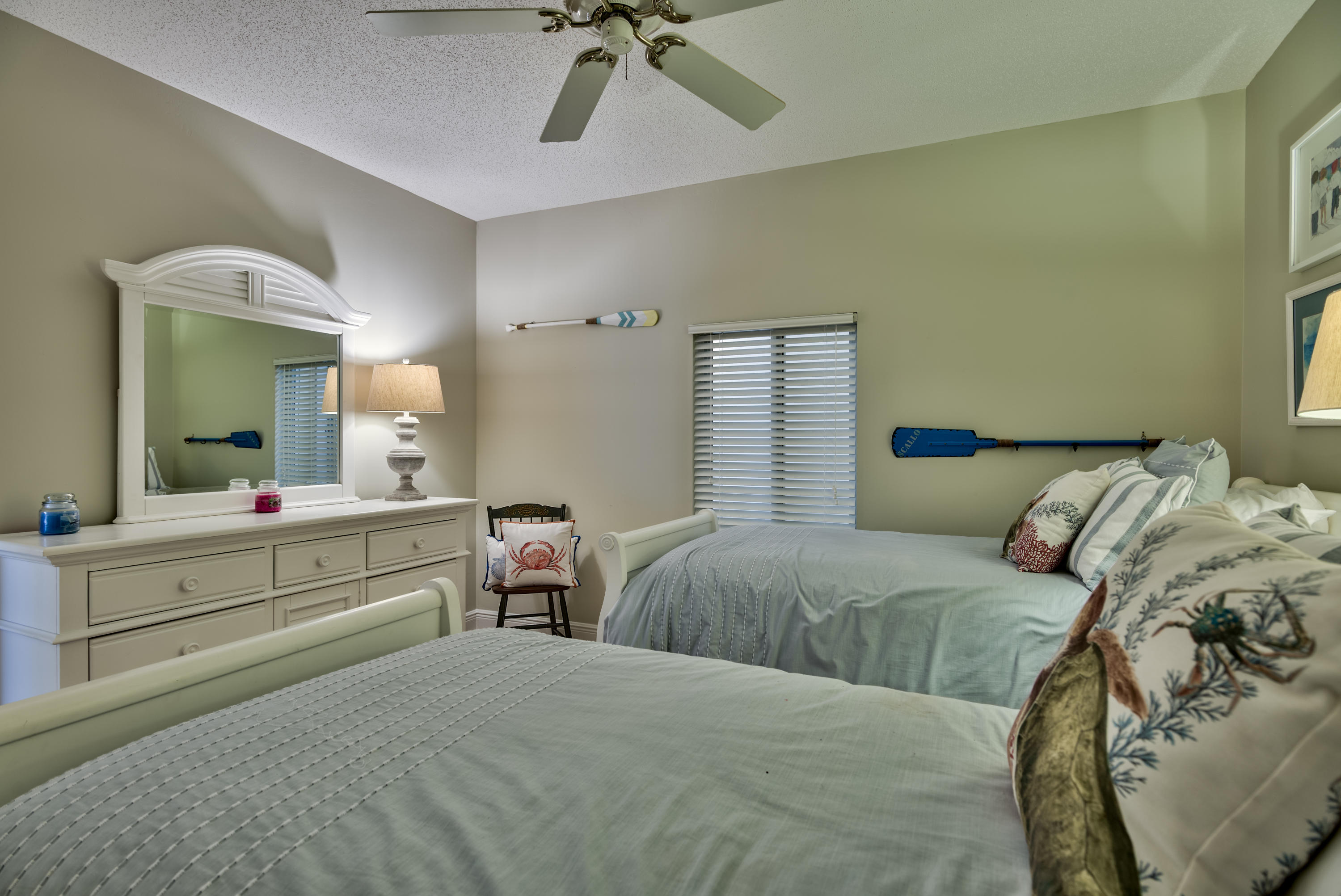 HOLIDAY ISLE TOWERS CONDO - Residential