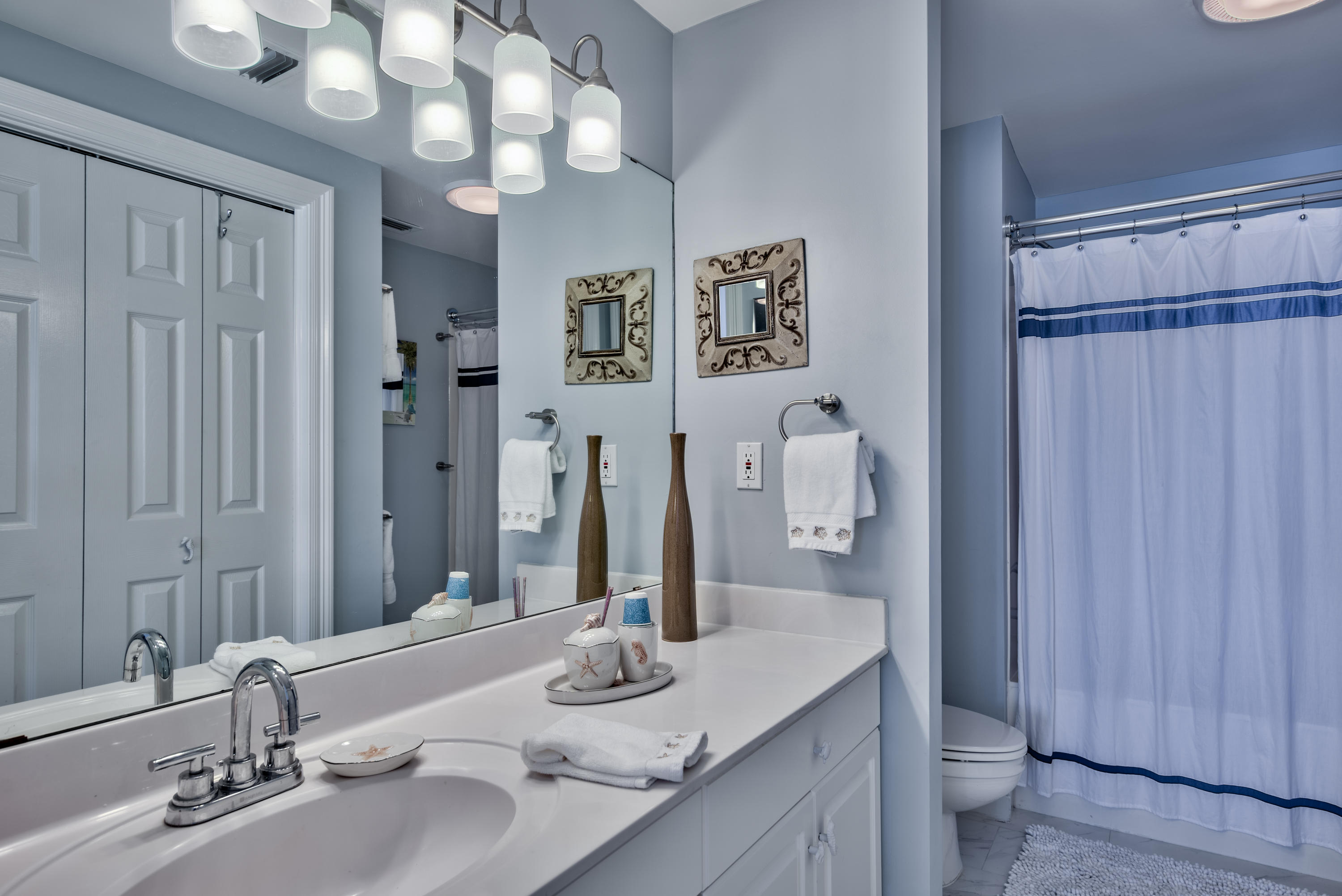 HOLIDAY ISLE TOWERS CONDO - Residential