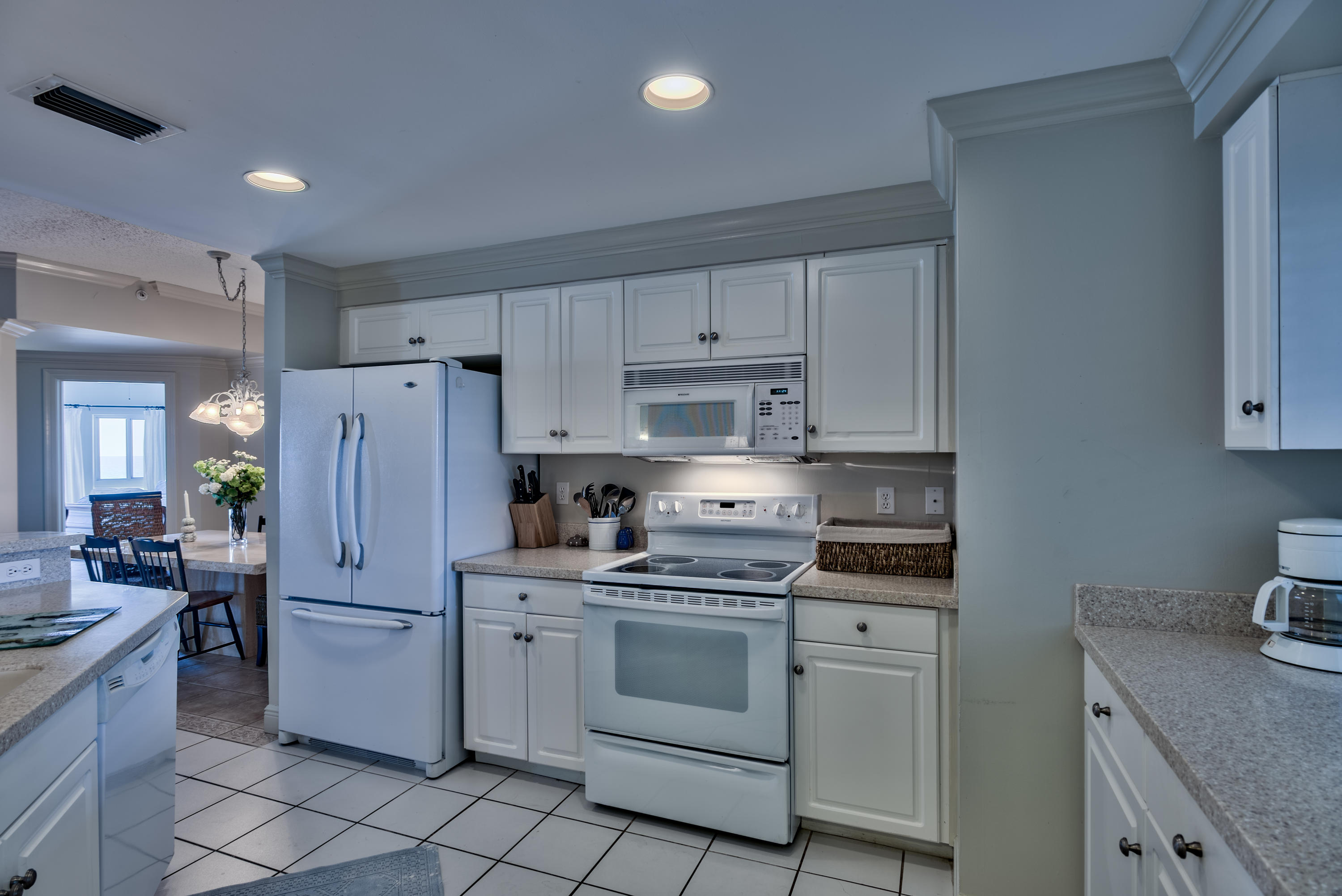 HOLIDAY ISLE TOWERS CONDO - Residential