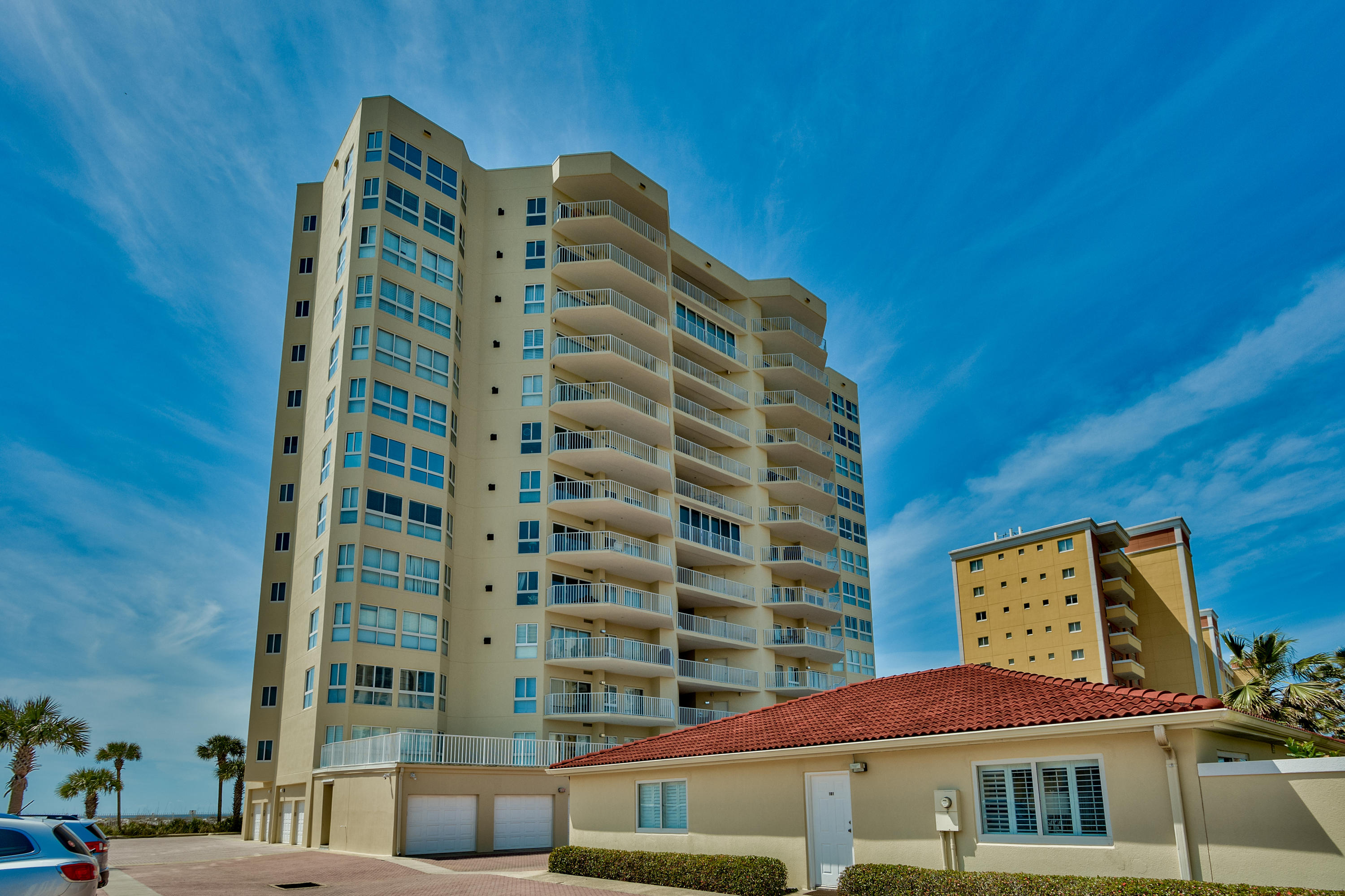 HOLIDAY ISLE TOWERS CONDO - Residential