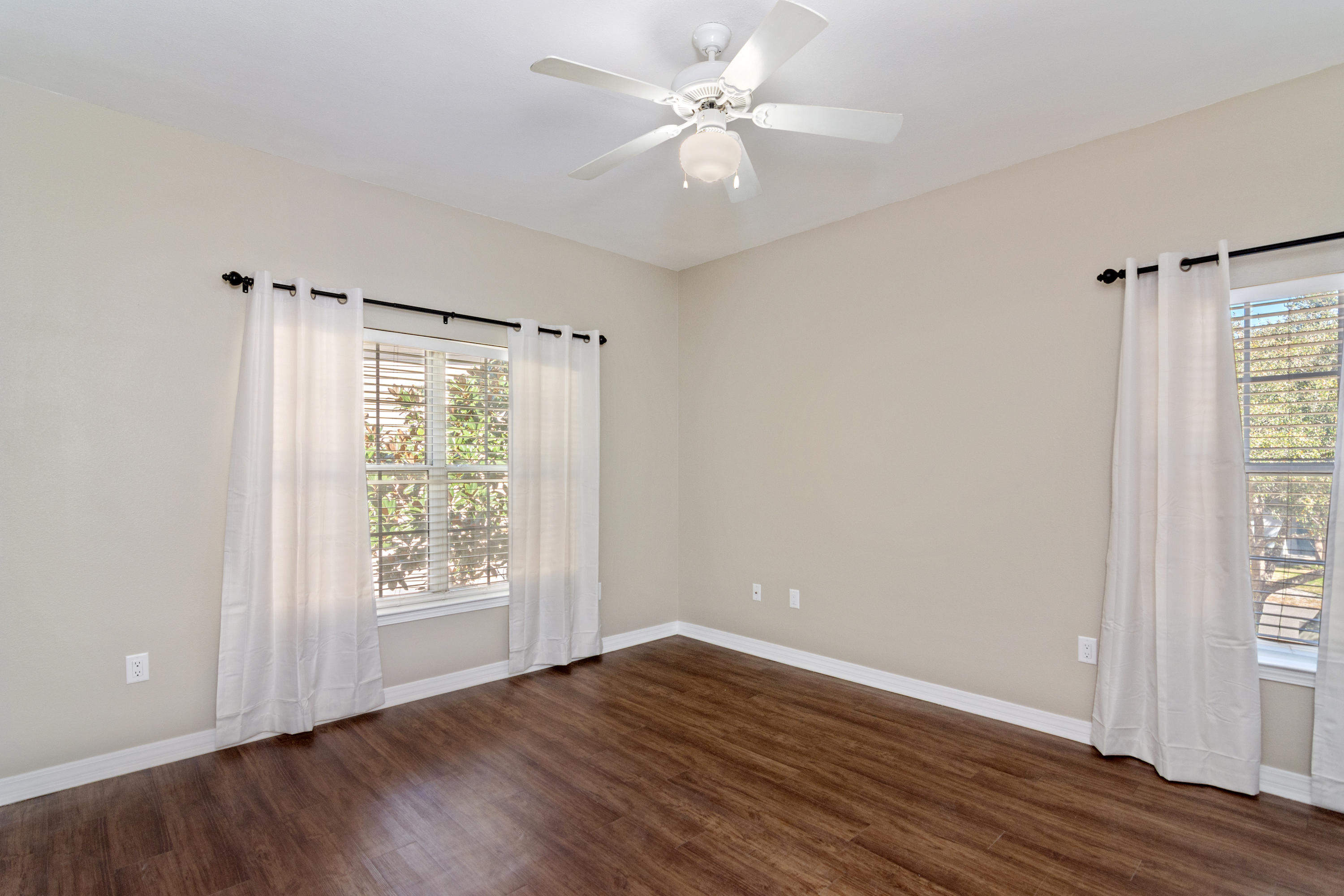 THE OAKS - Residential