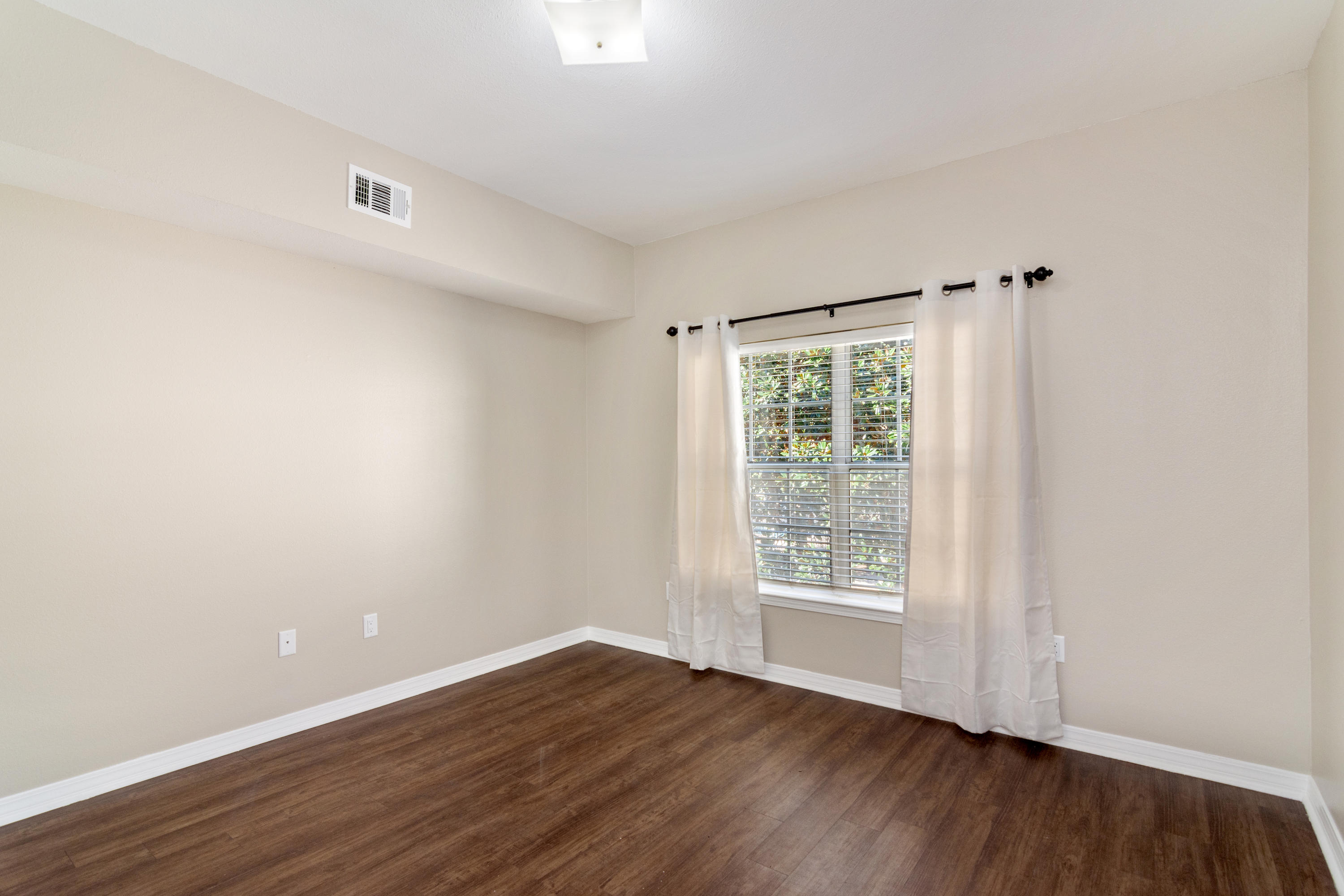 THE OAKS - Residential