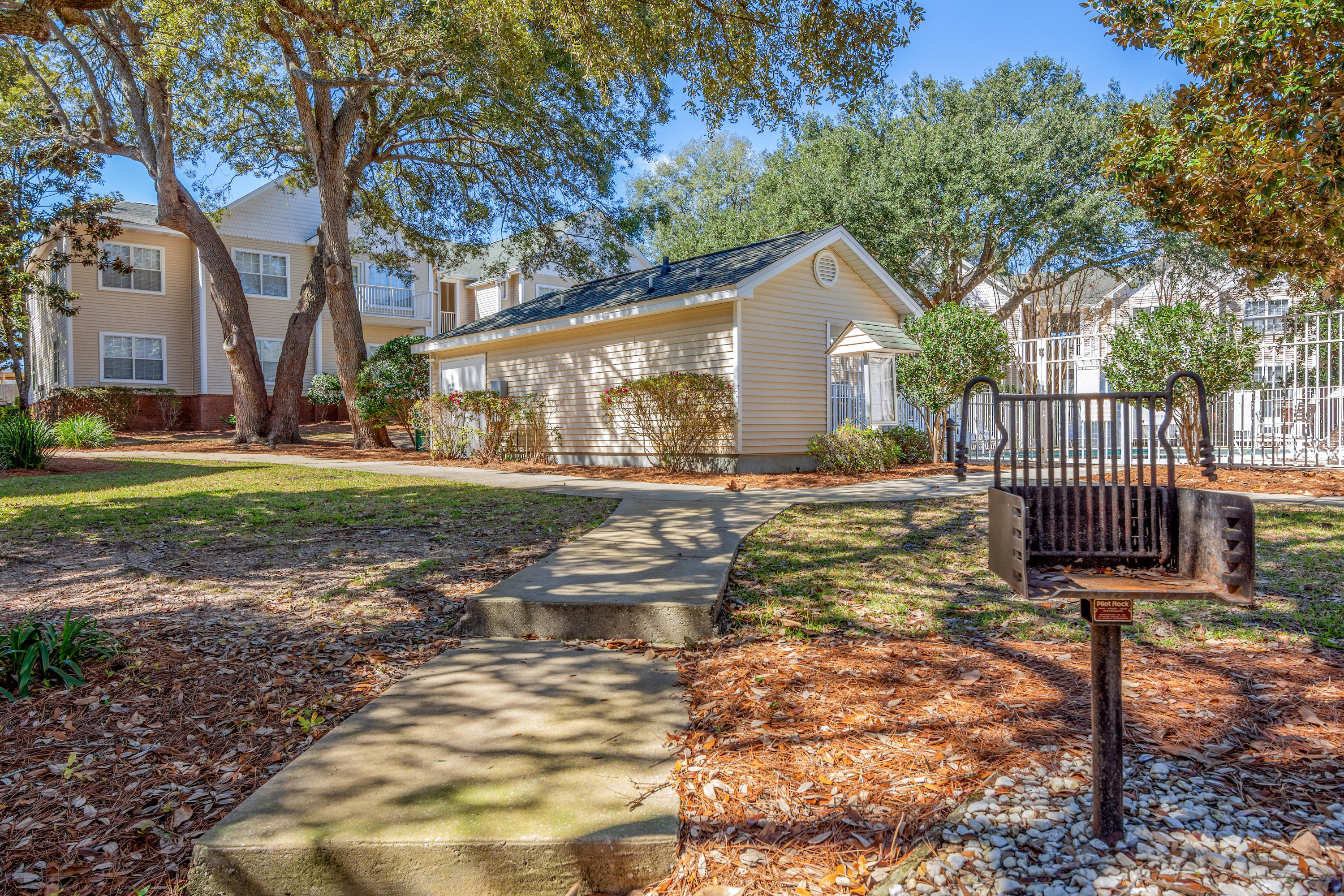 THE OAKS - Residential