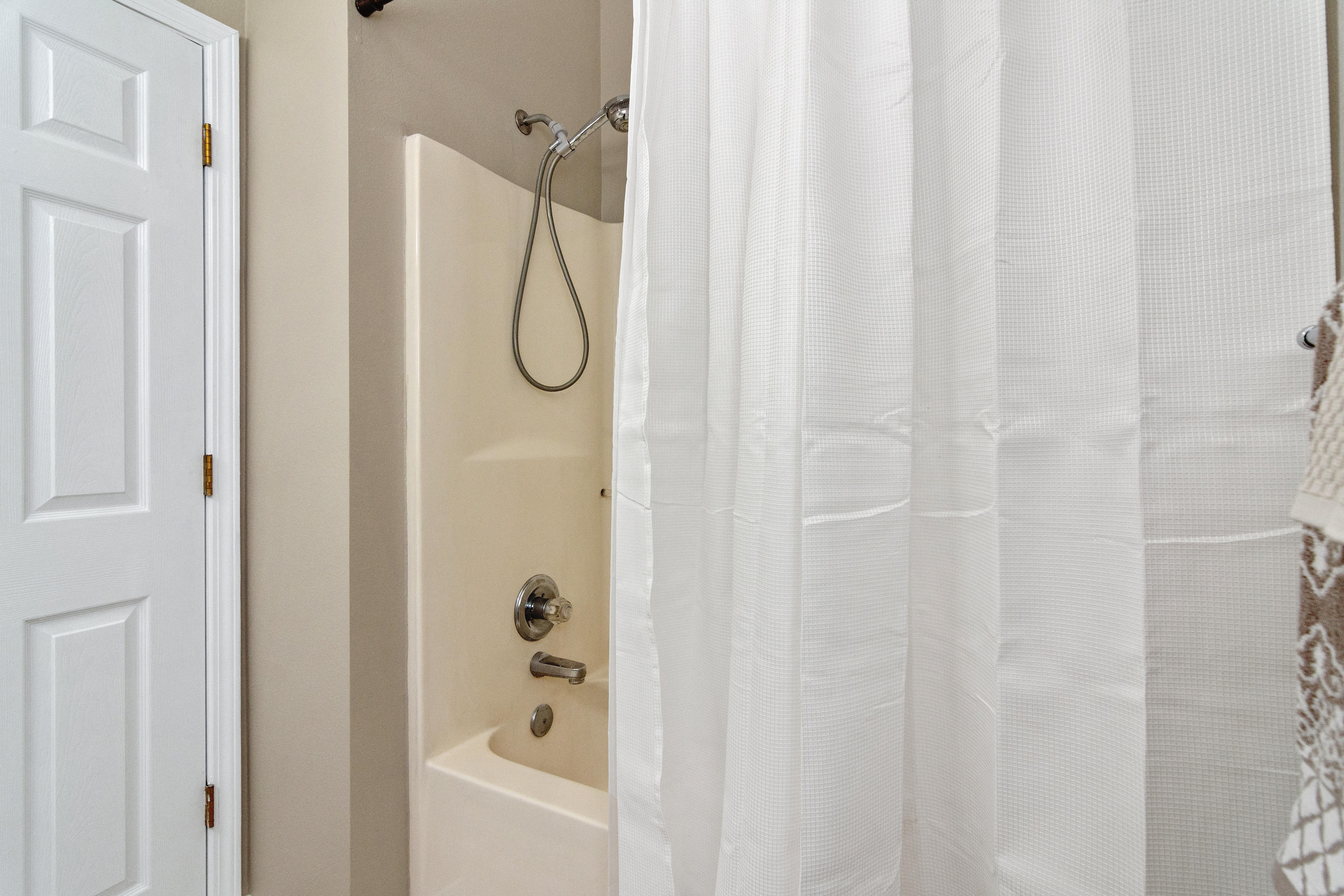 THE OAKS - Residential