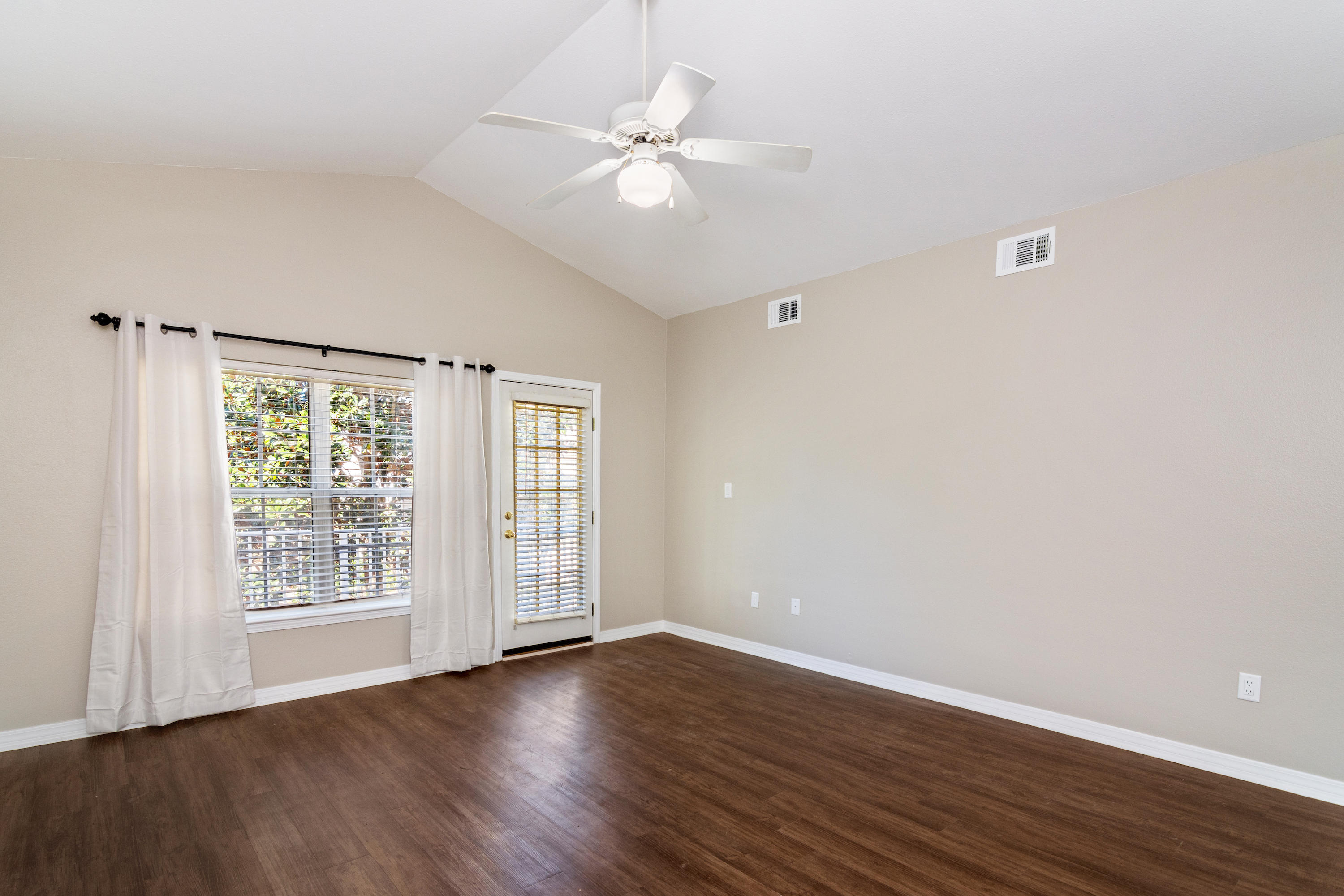 THE OAKS - Residential