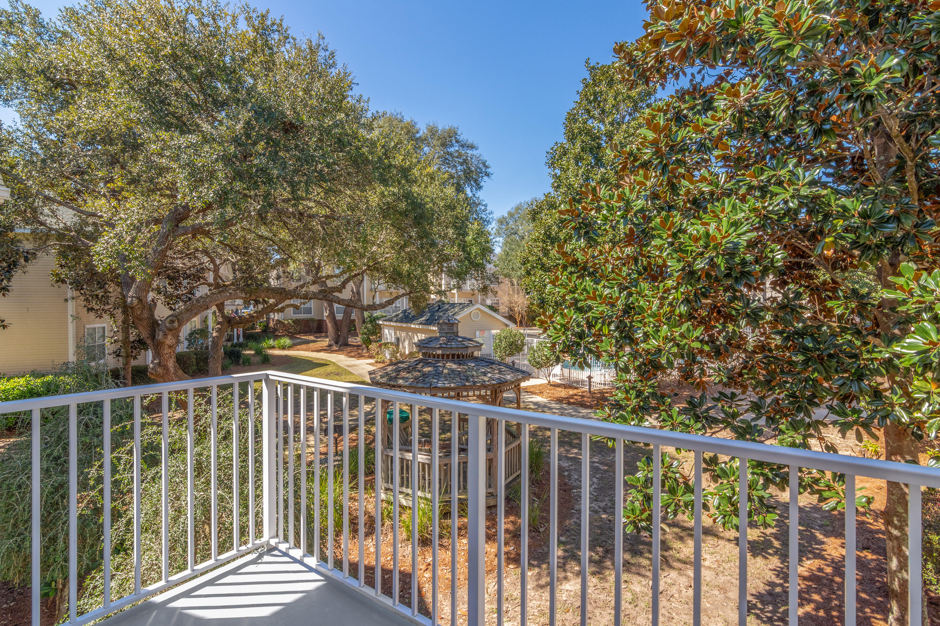 THE OAKS - Residential