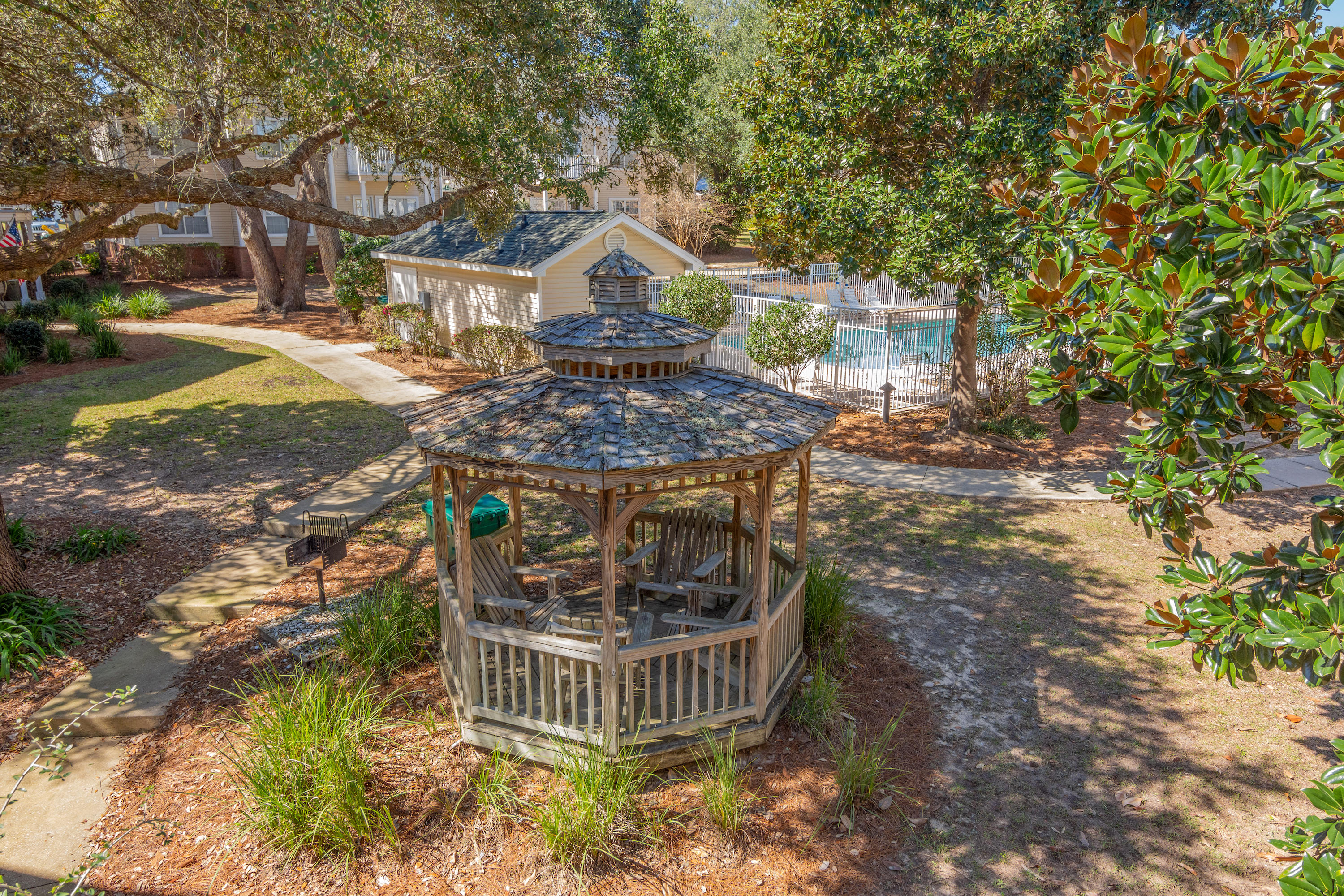 THE OAKS - Residential