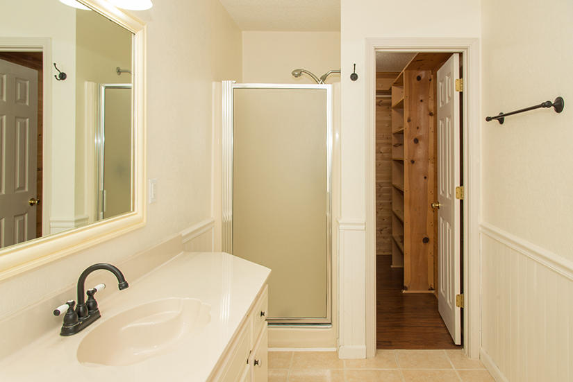 TIMBERLAKE ESTATES 1ST ADDN - Residential Lease