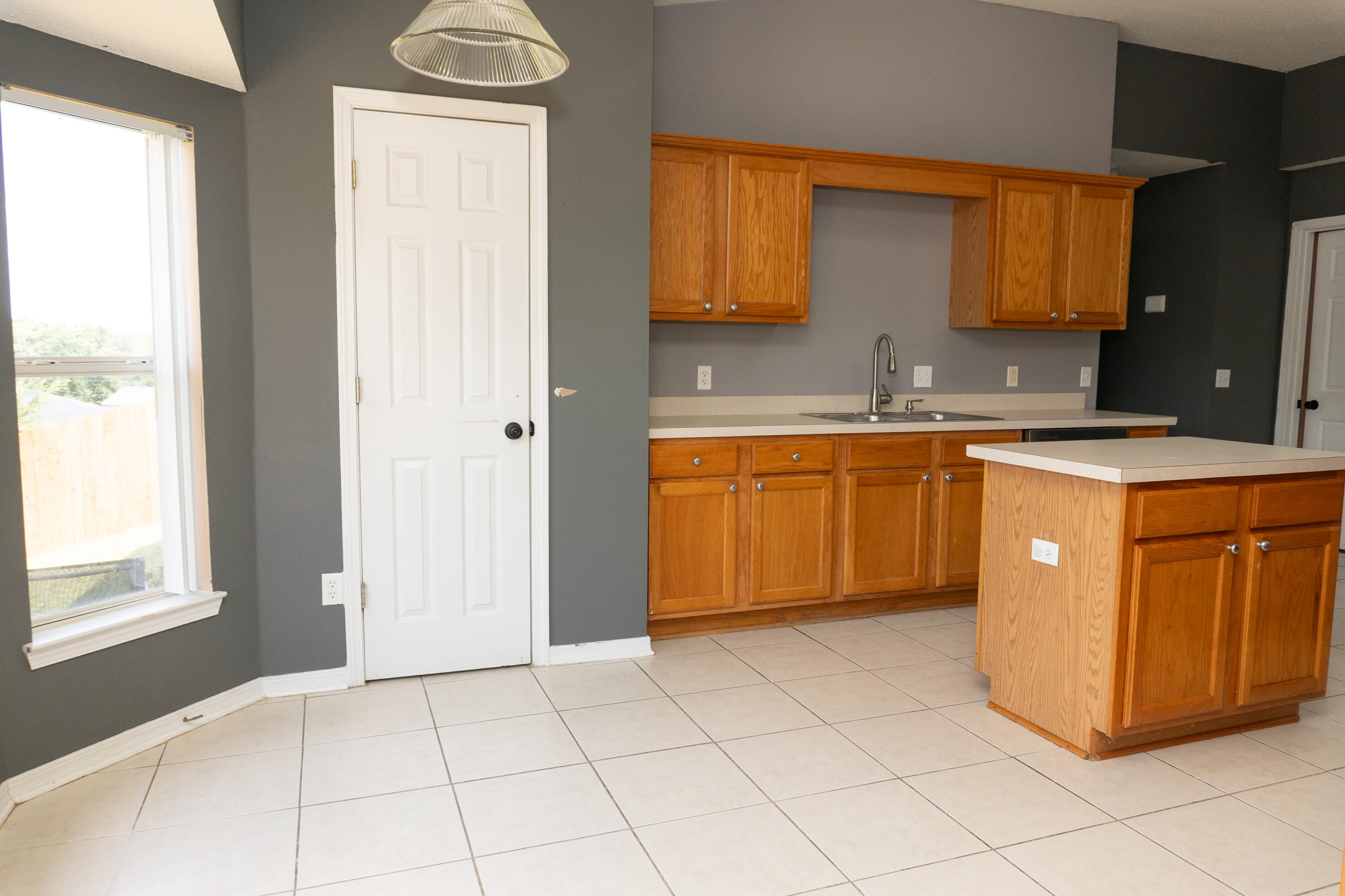 COUNTRYVIEW ESTATES 10TH ADDN - Residential Lease
