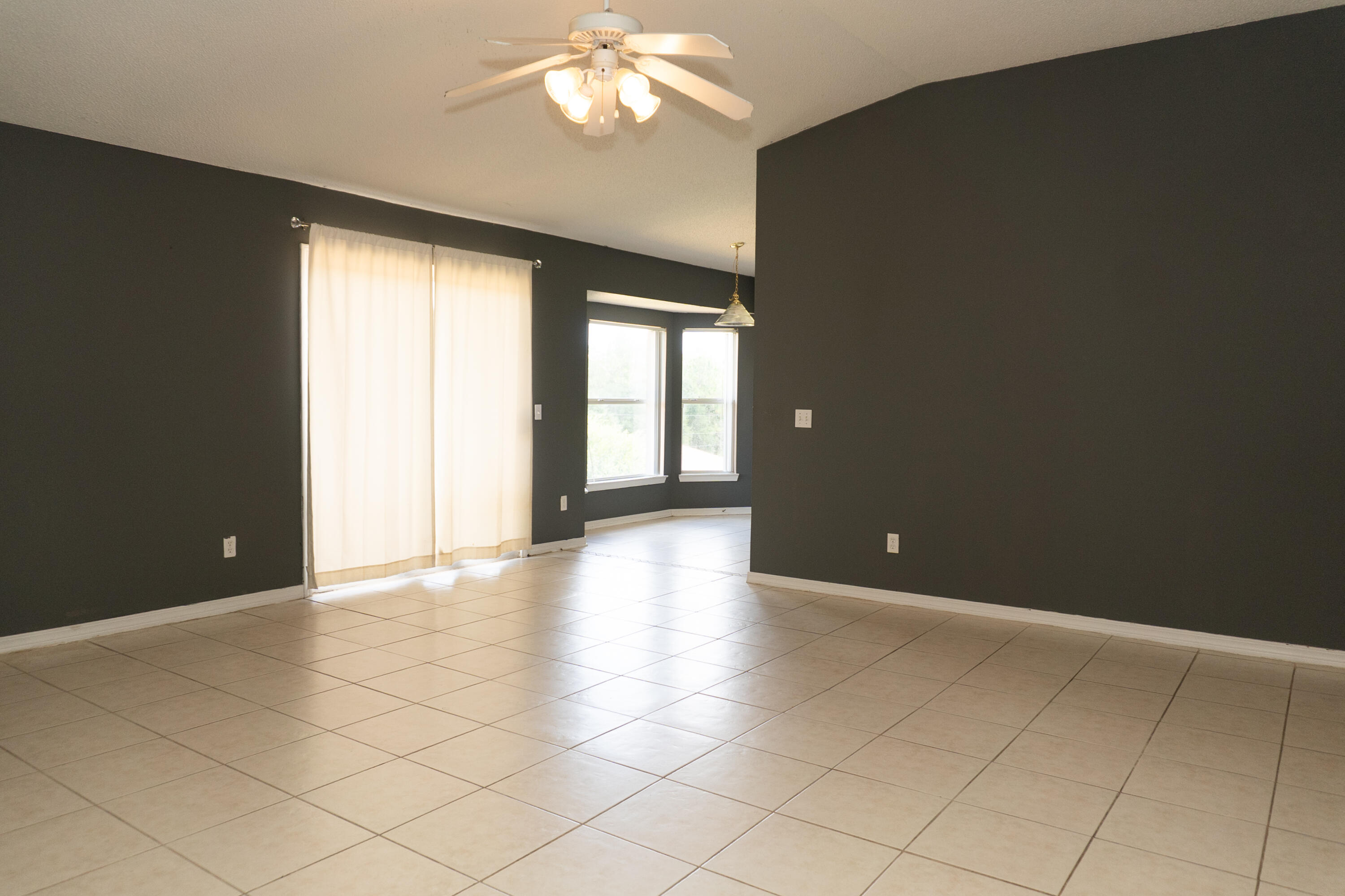 COUNTRYVIEW ESTATES 10TH ADDN - Residential Lease