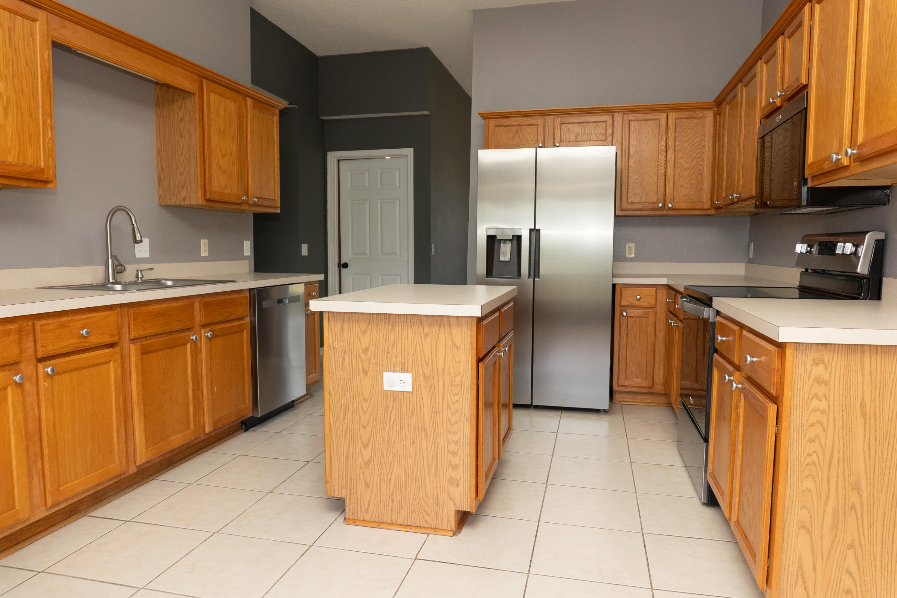 COUNTRYVIEW ESTATES 10TH ADDN - Residential Lease