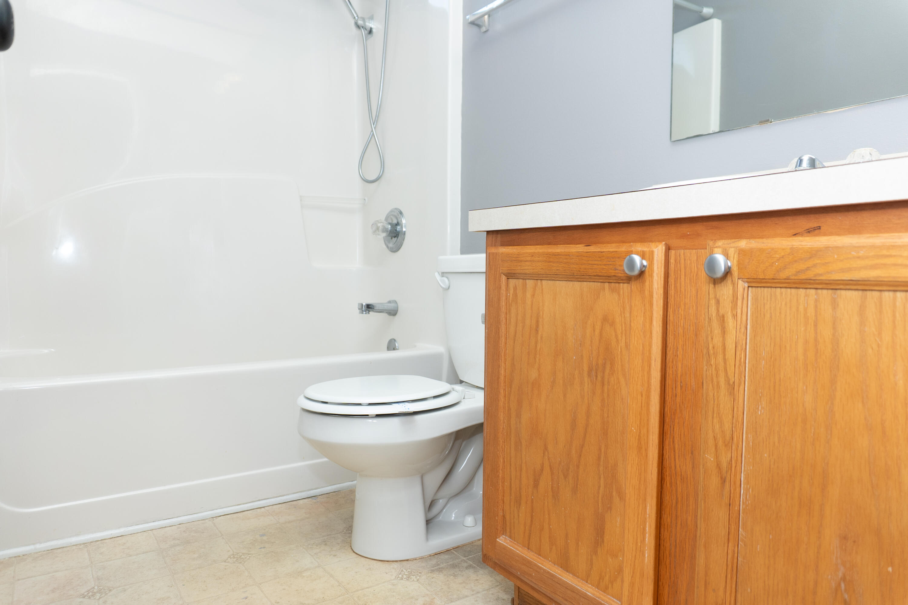 COUNTRYVIEW ESTATES 10TH ADDN - Residential Lease