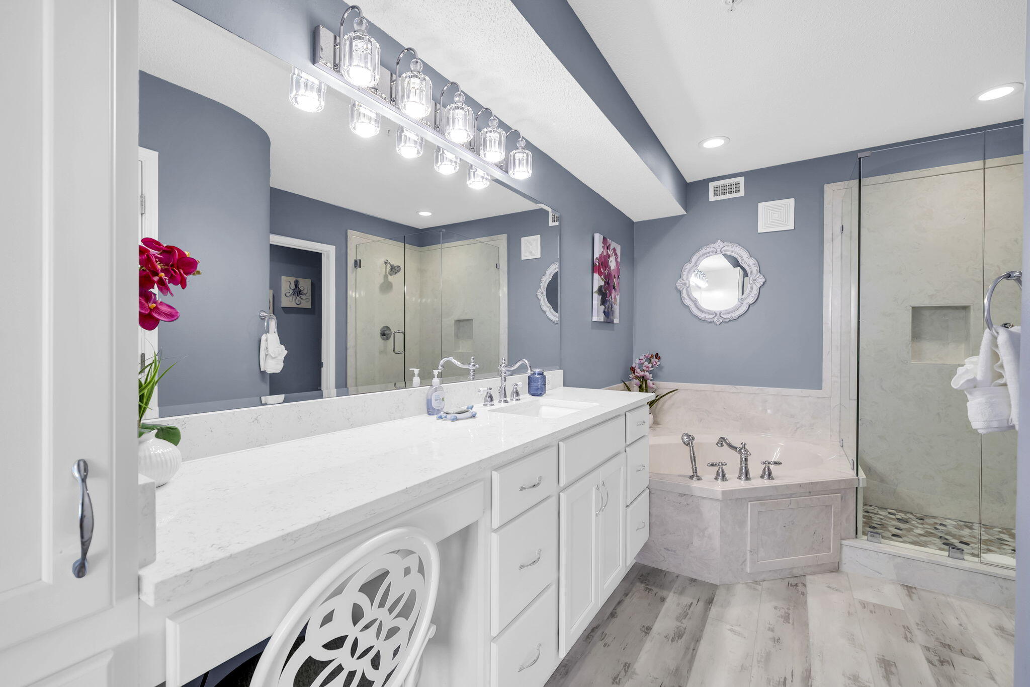 The Palms Condo - Residential